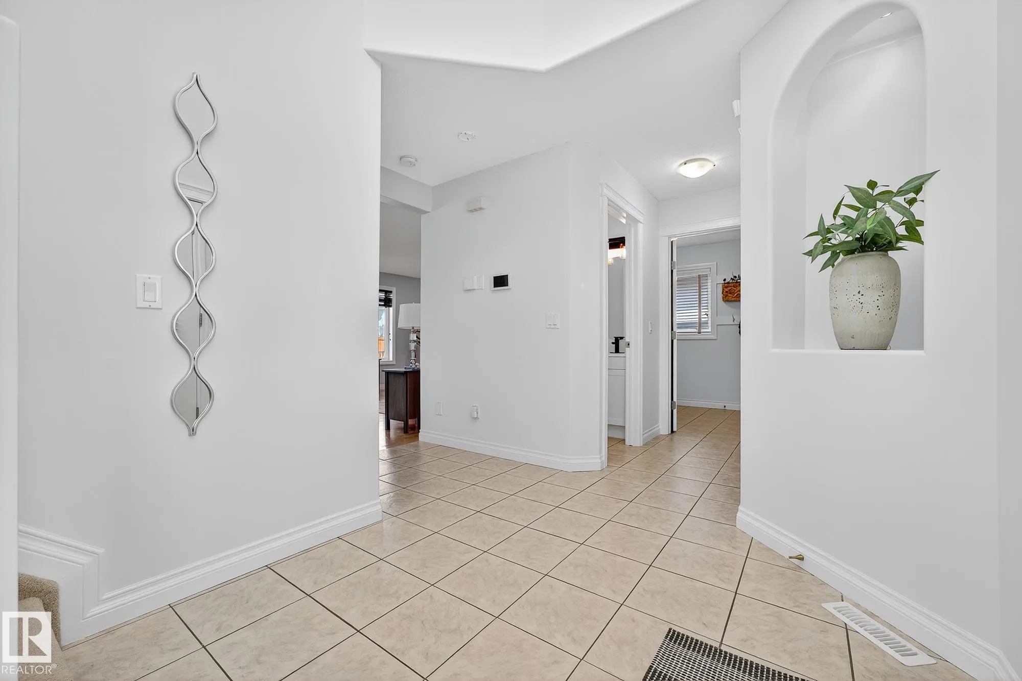 64 WILLOWBY Close