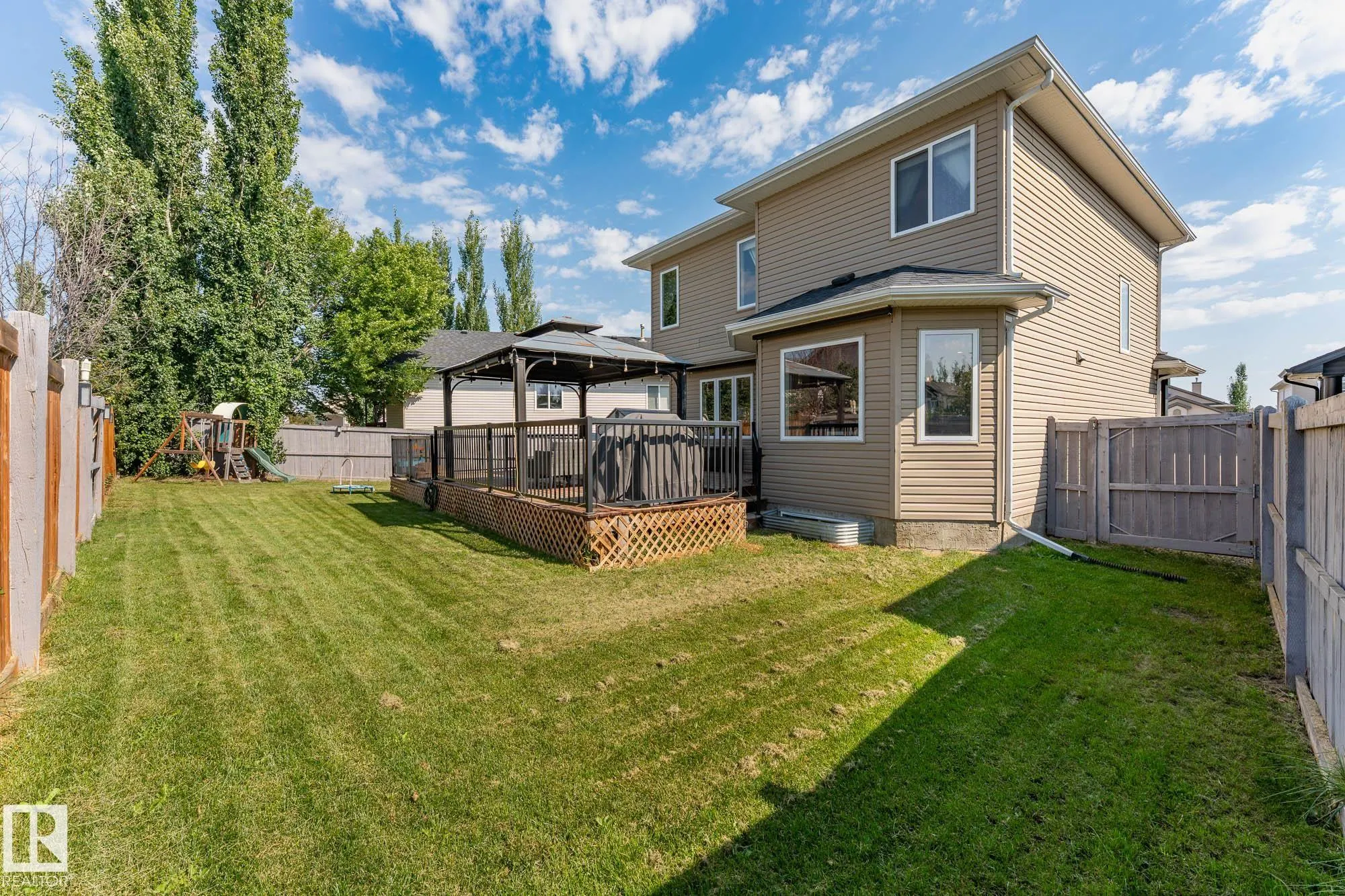64 WILLOWBY Close