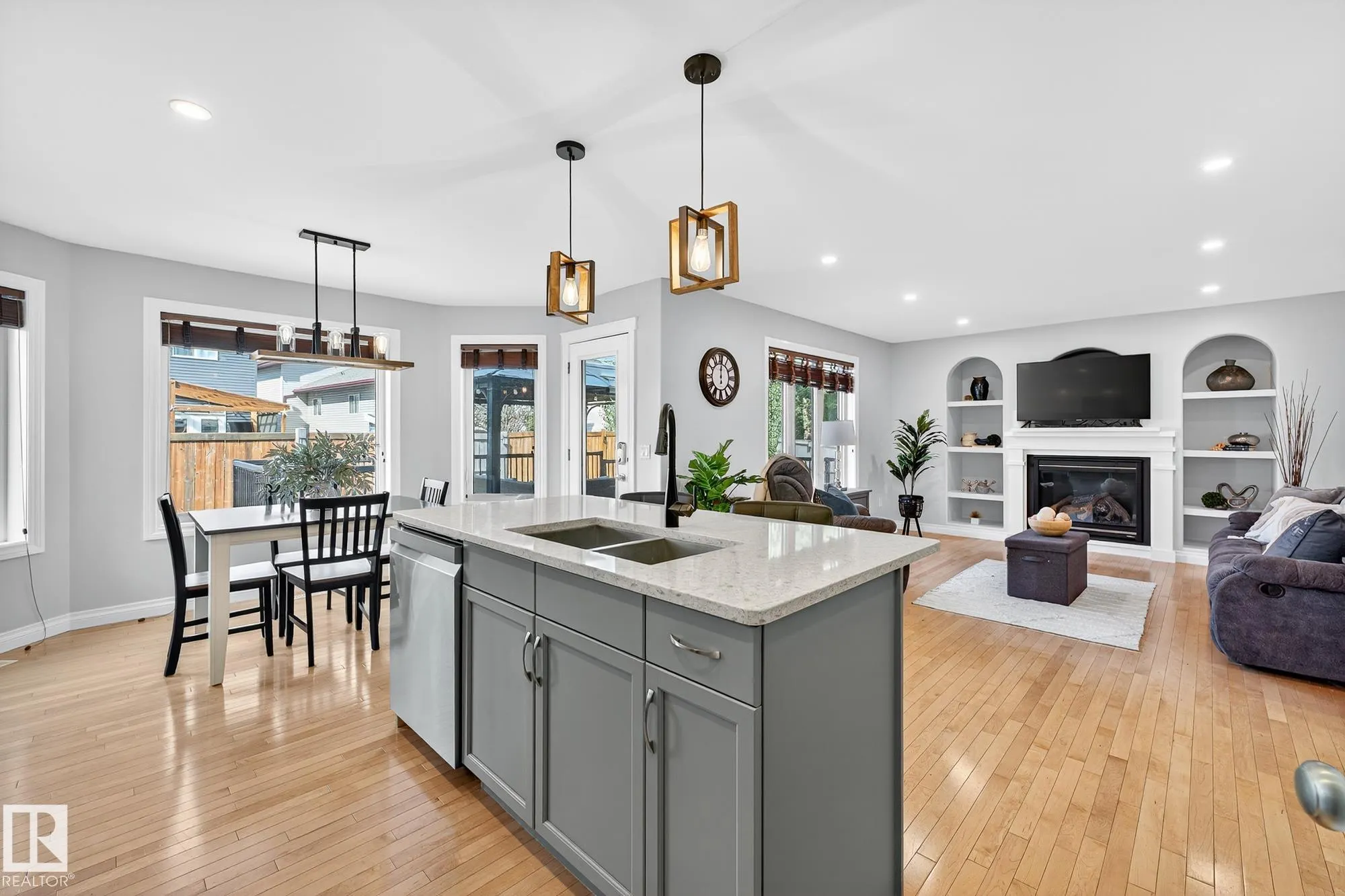 64 WILLOWBY Close