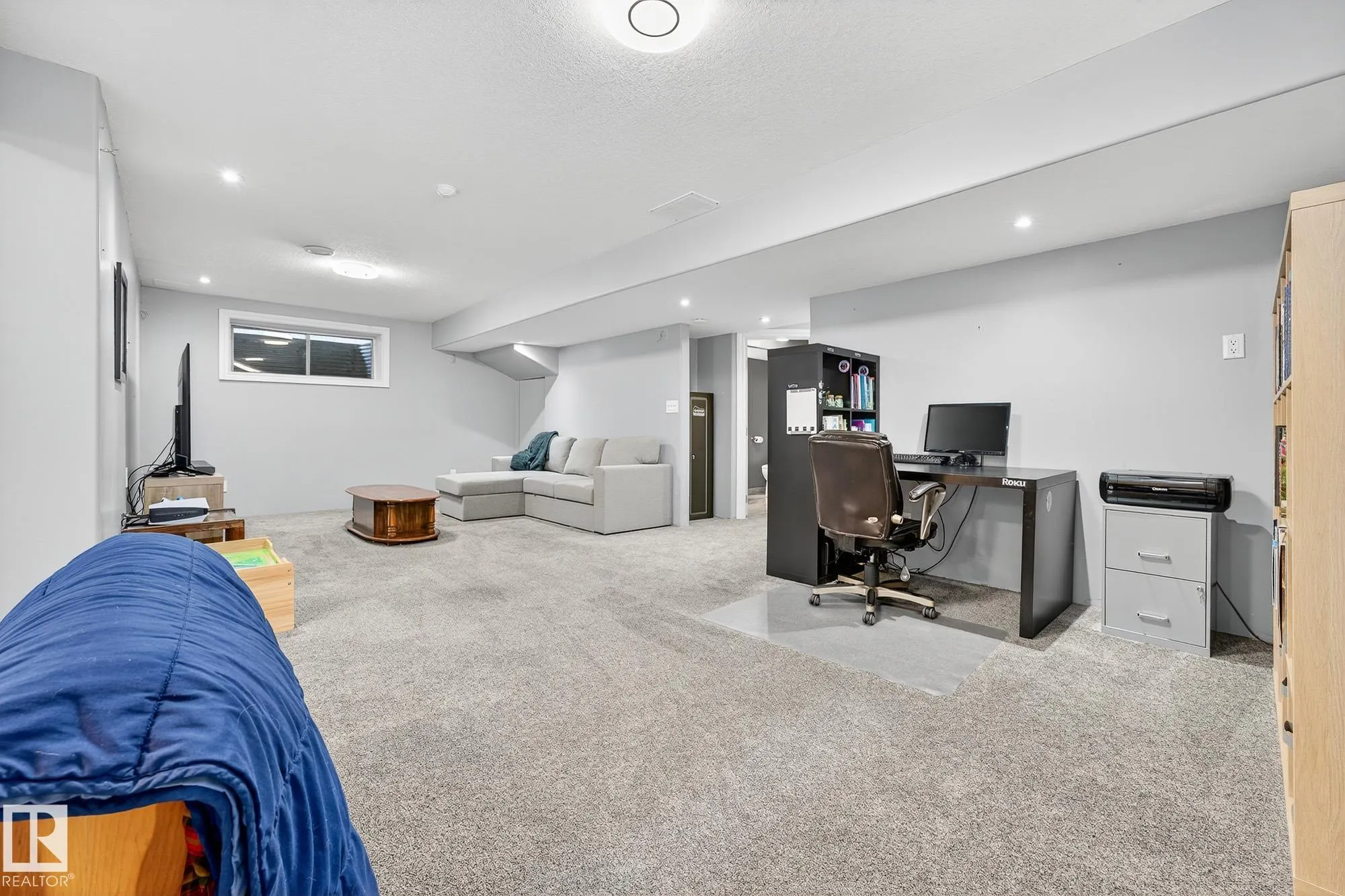 64 WILLOWBY Close