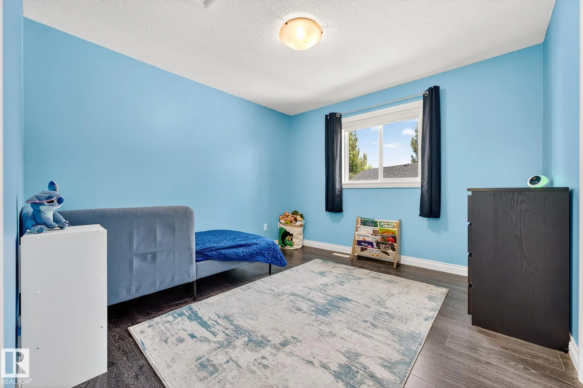 64 WILLOWBY Close