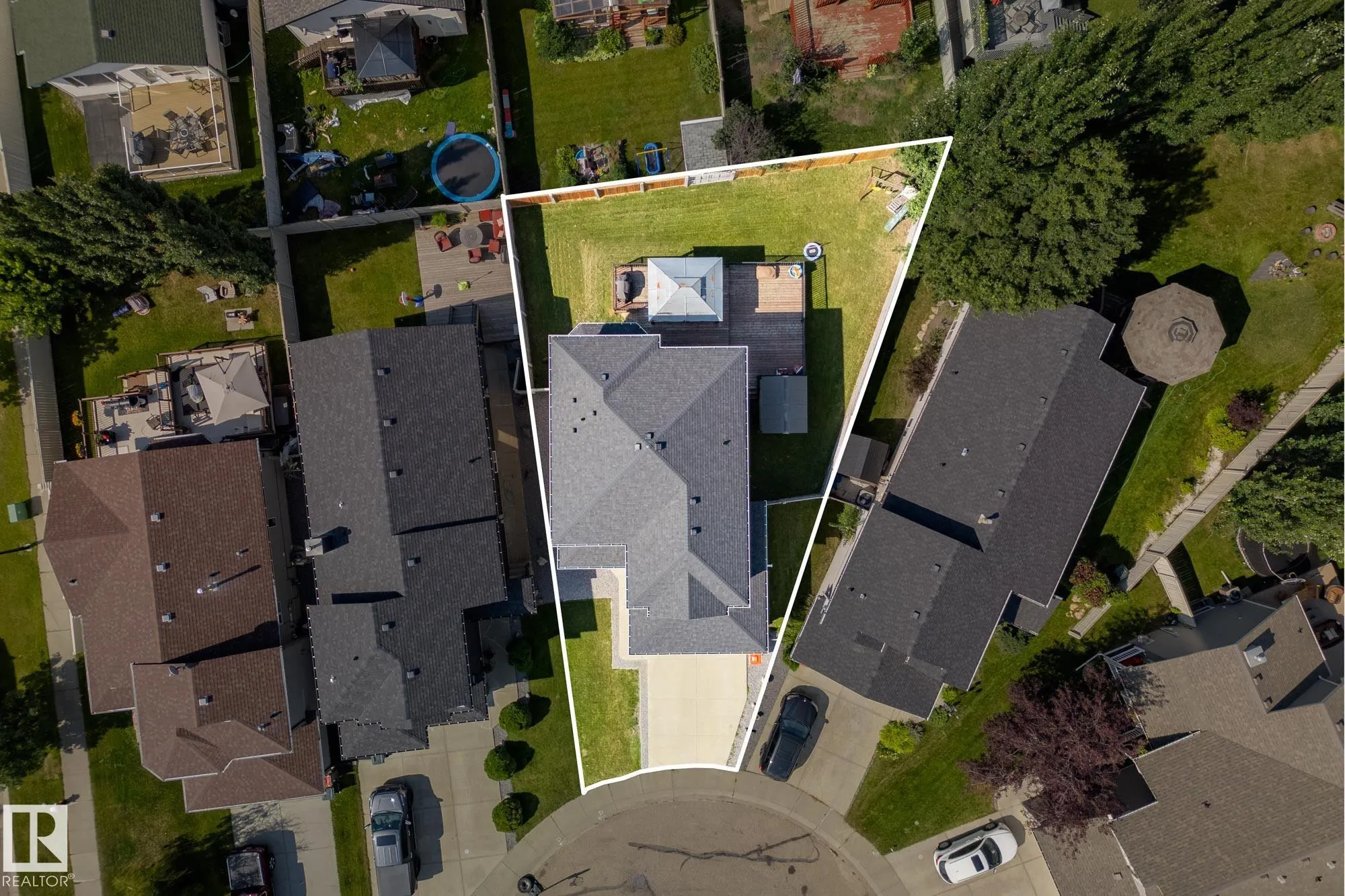 64 WILLOWBY Close
