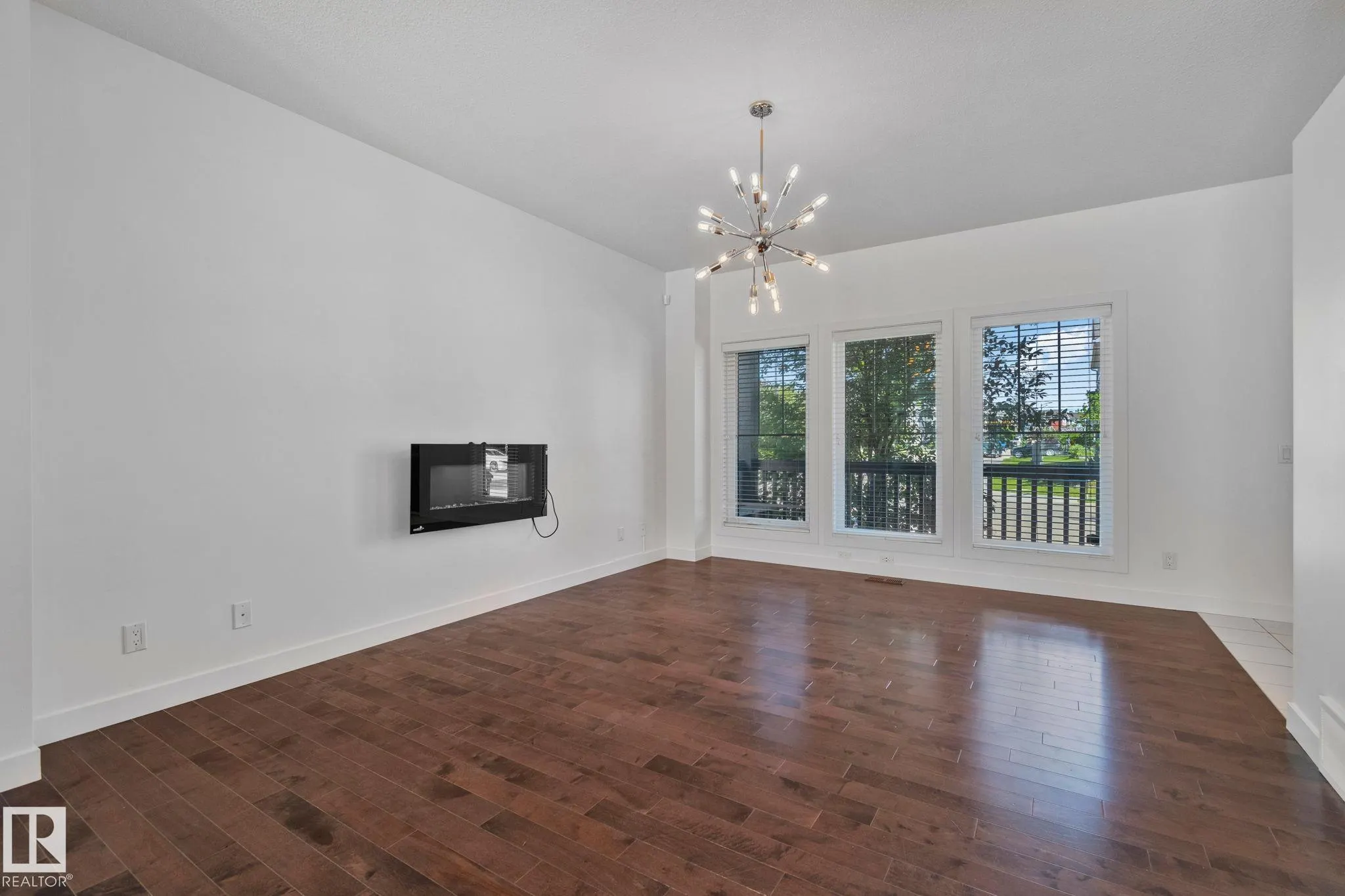 526 ORCHARDS Boulevard