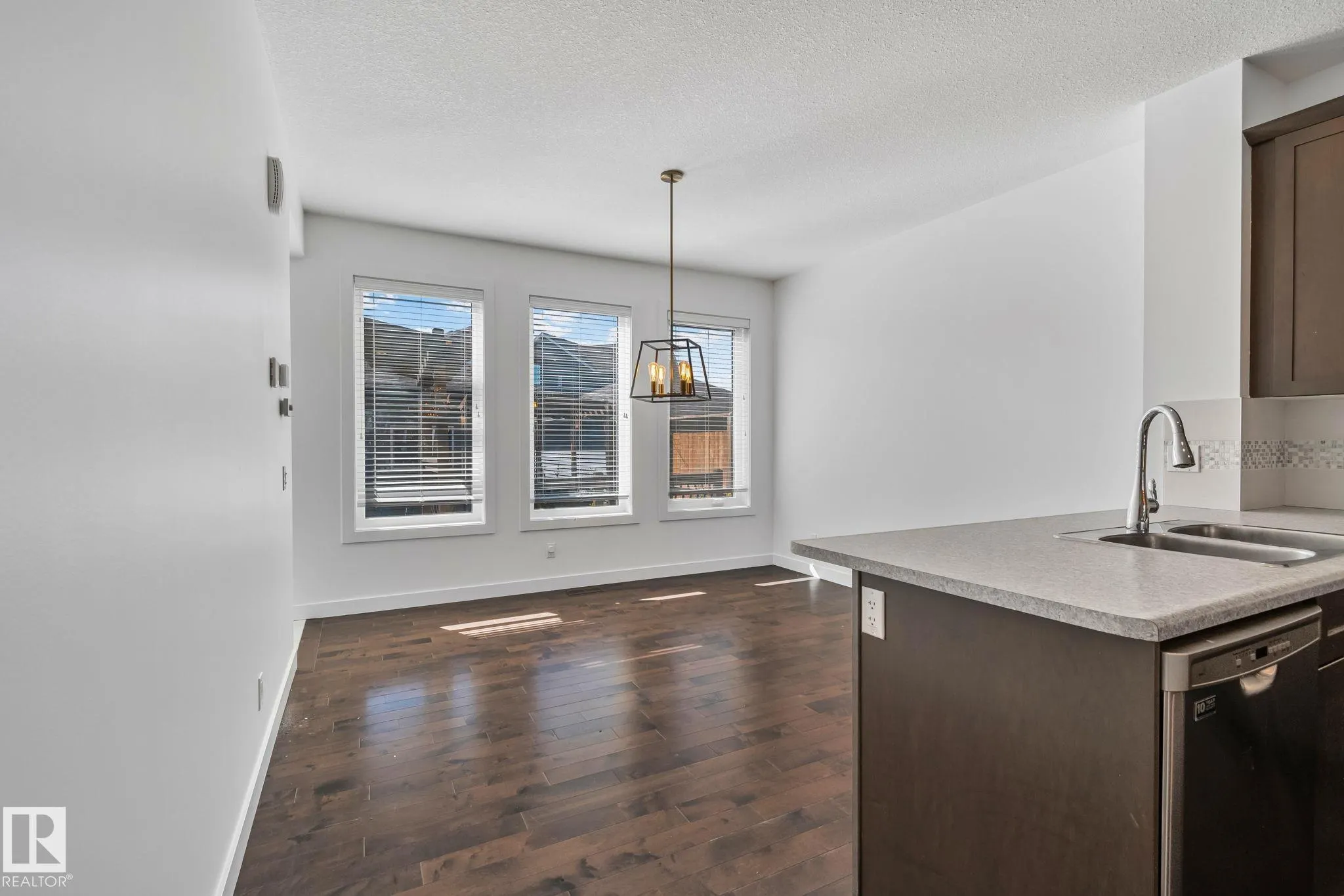 526 ORCHARDS Boulevard
