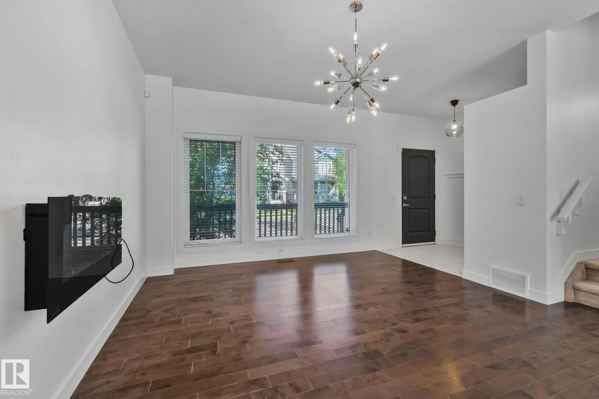 526 ORCHARDS Boulevard