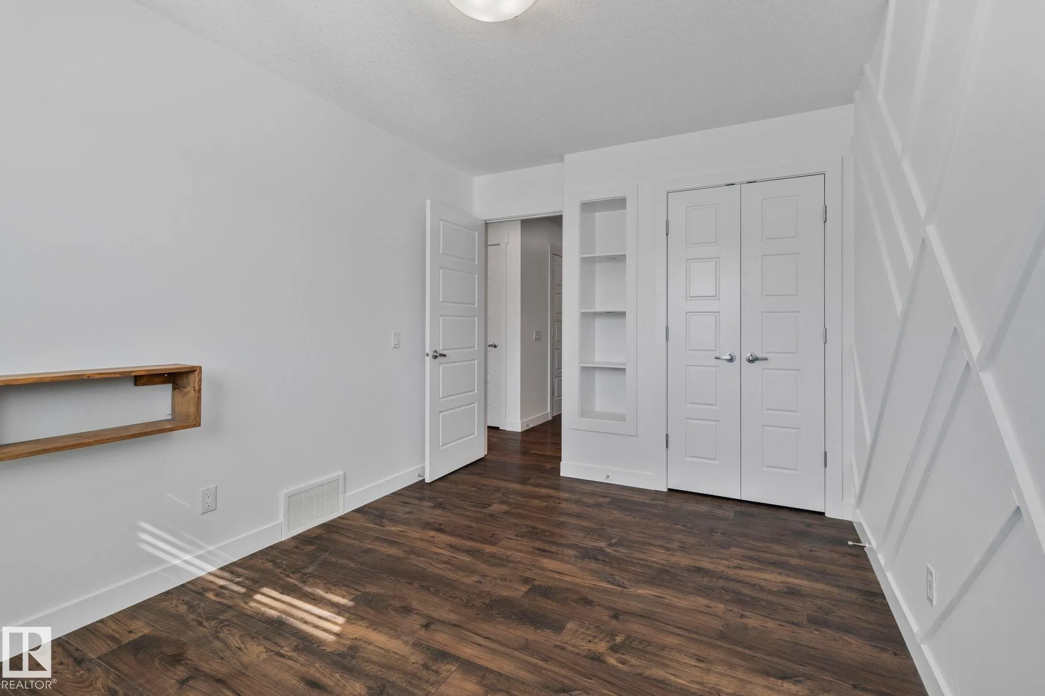 526 ORCHARDS Boulevard