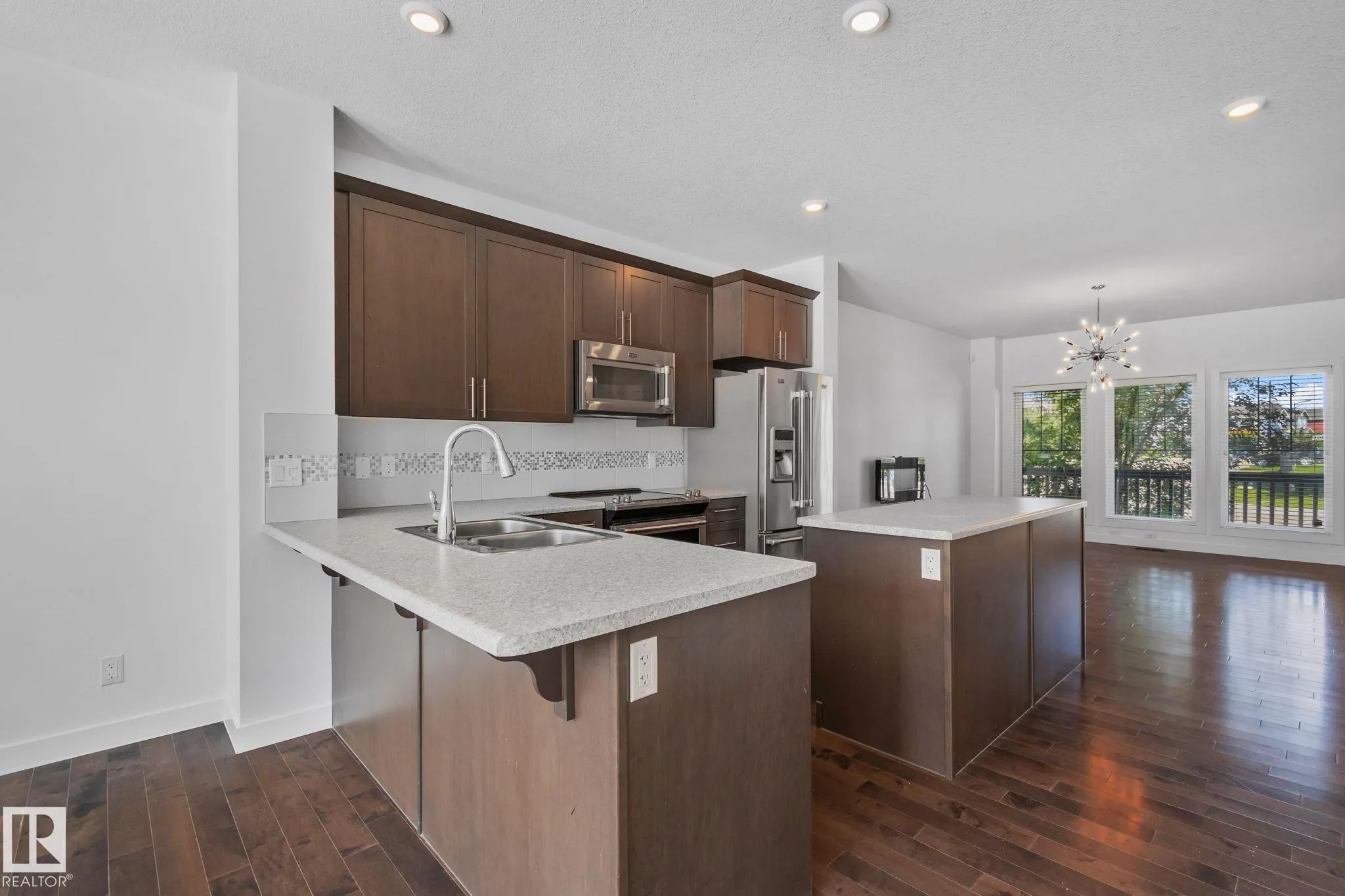 526 ORCHARDS Boulevard