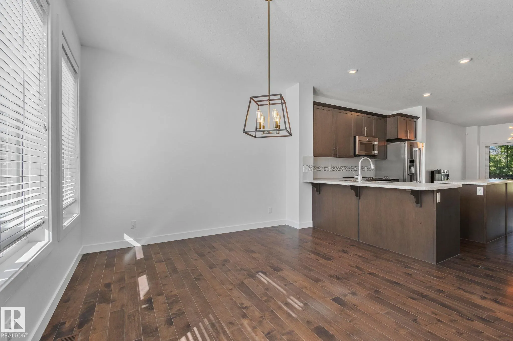 526 ORCHARDS Boulevard