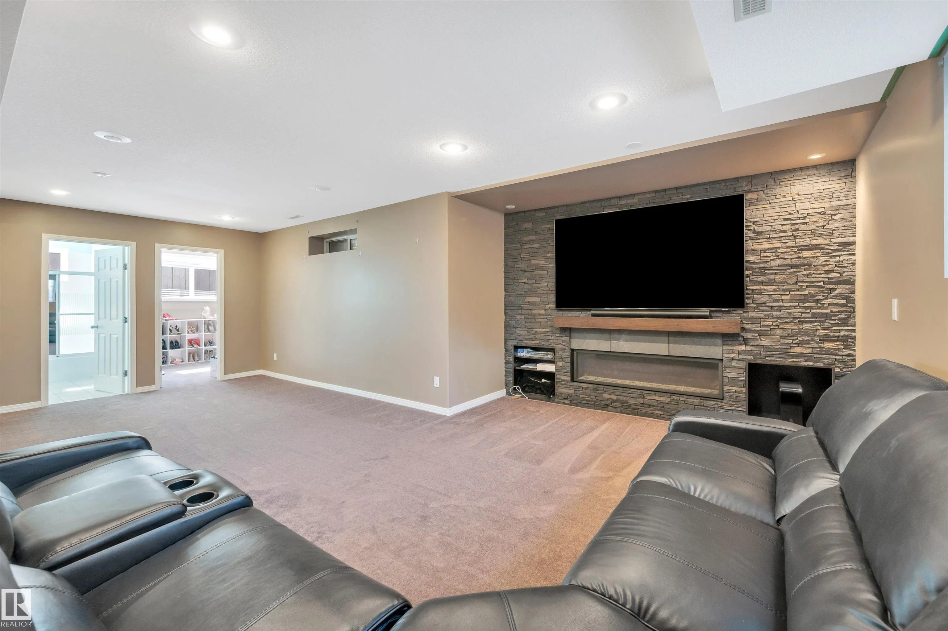 21 OSBORNE Close