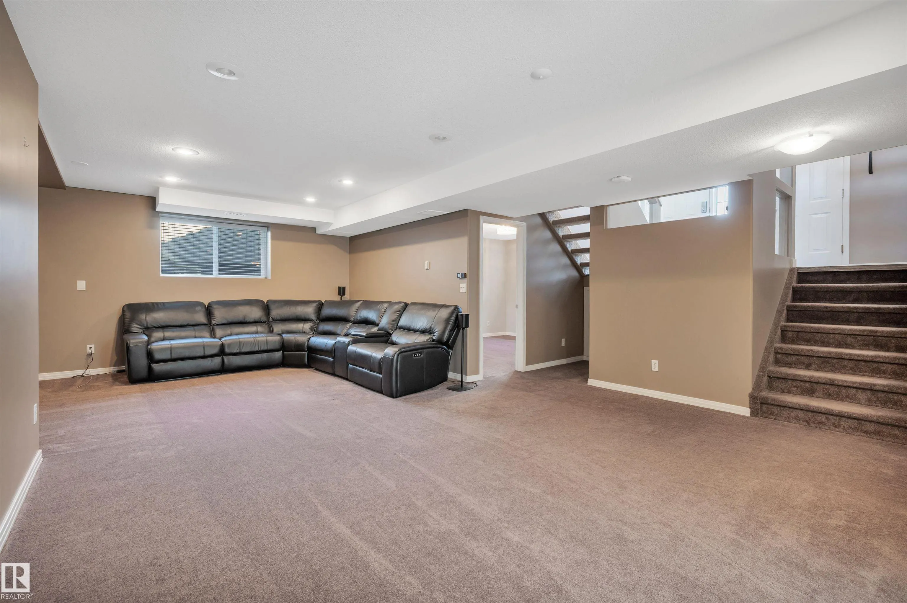 21 OSBORNE Close