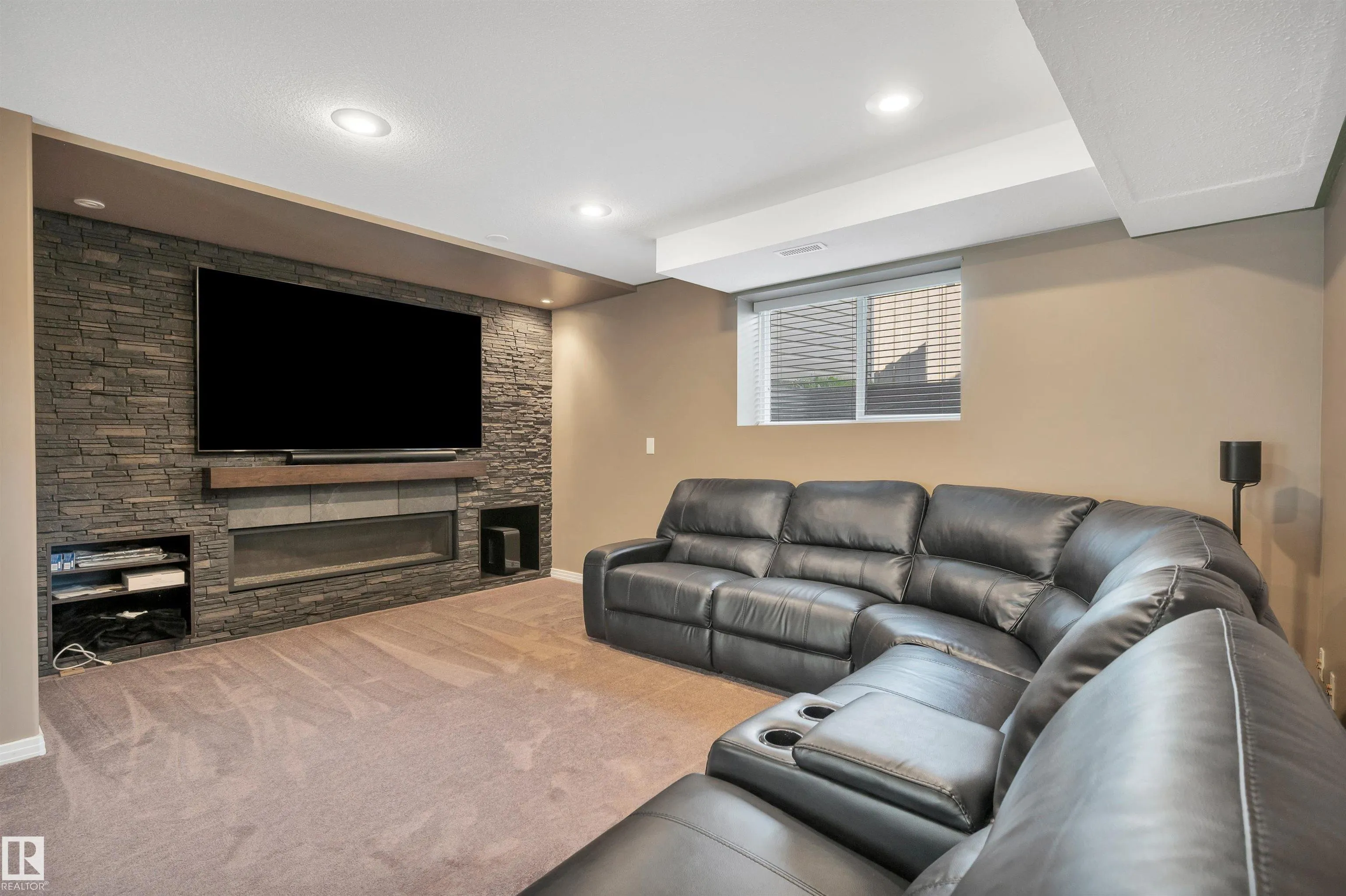 21 OSBORNE Close