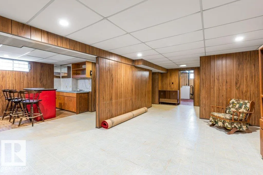 13 LUCERNE Crescent