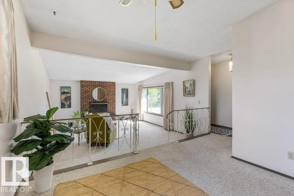 13 LUCERNE Crescent
