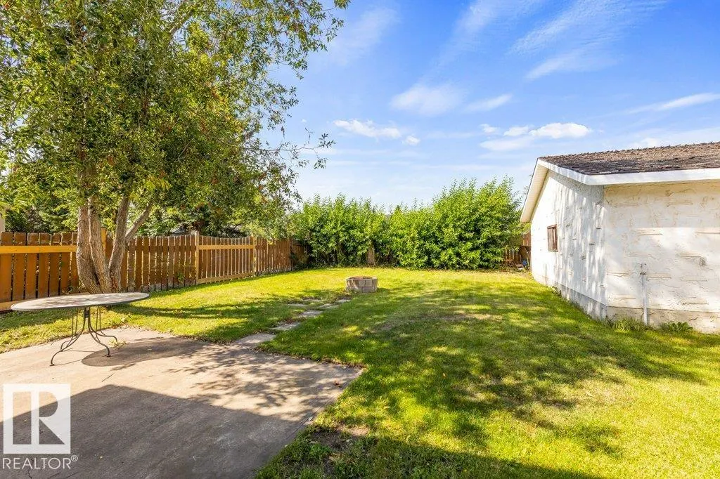 13 LUCERNE Crescent