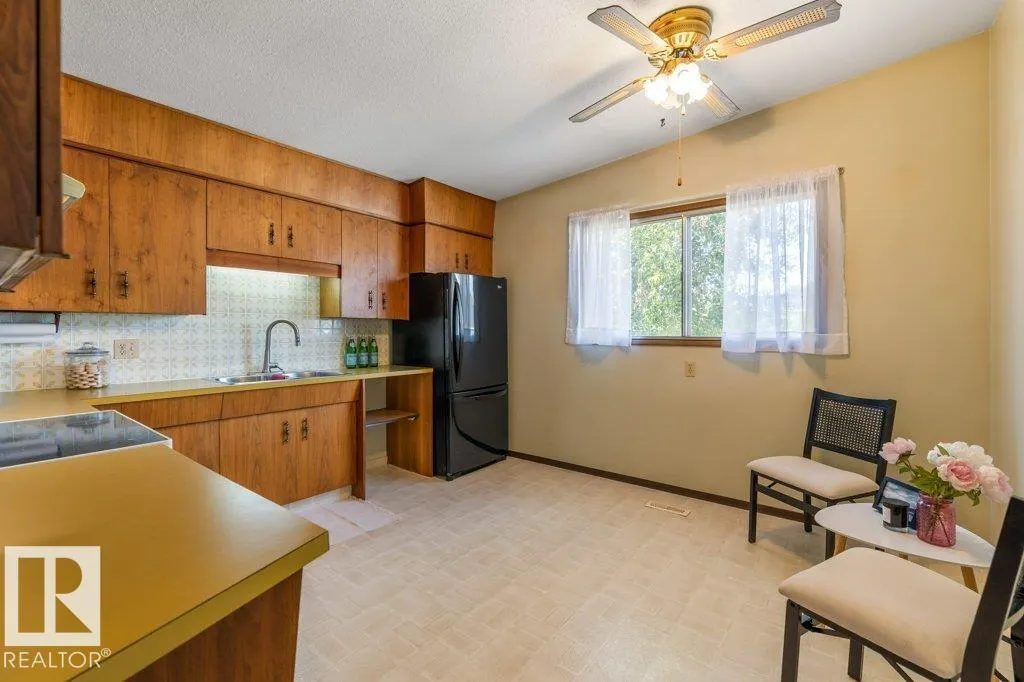 13 LUCERNE Crescent