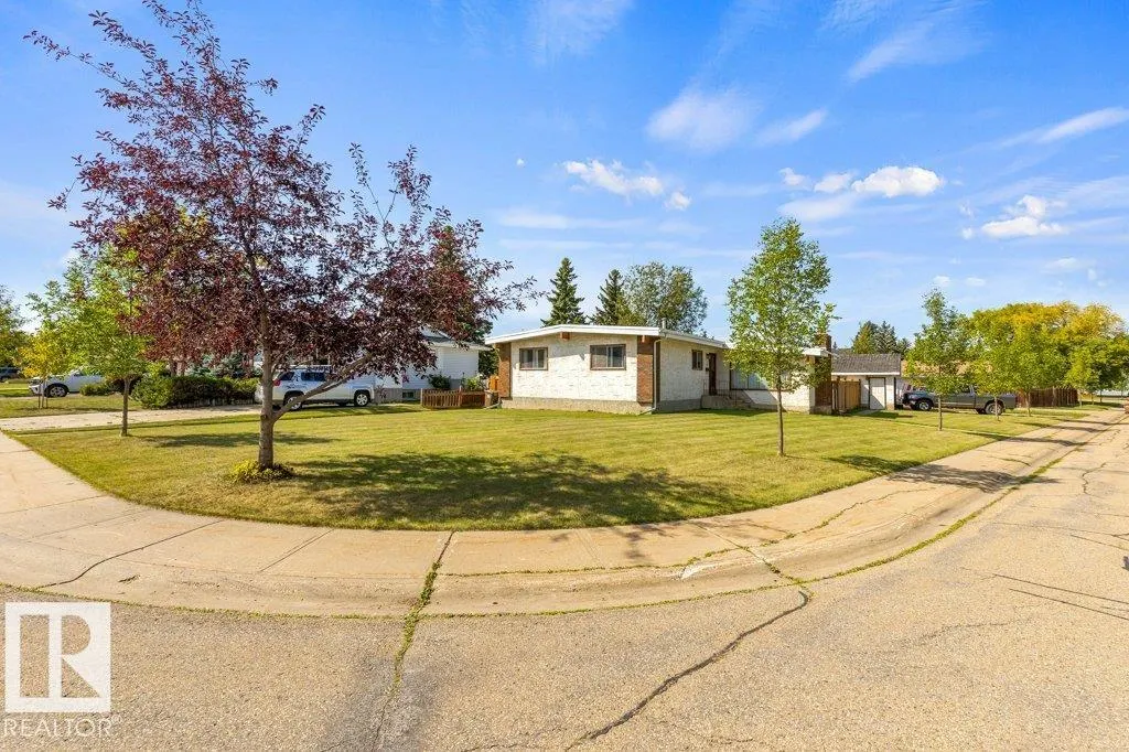13 LUCERNE Crescent