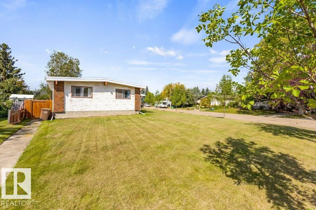 13 LUCERNE Crescent
