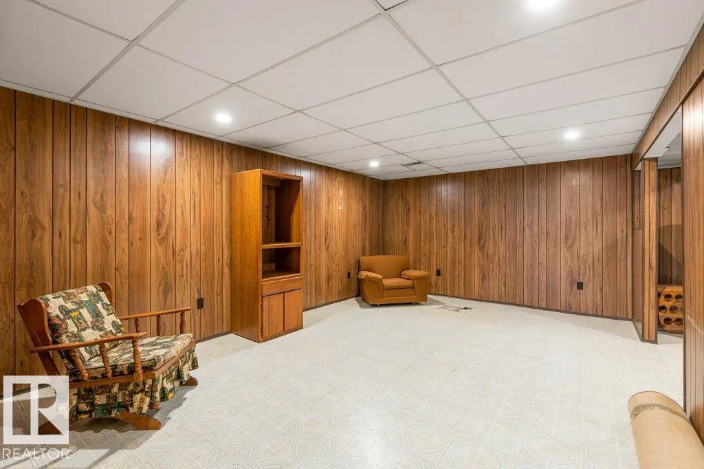 13 LUCERNE Crescent