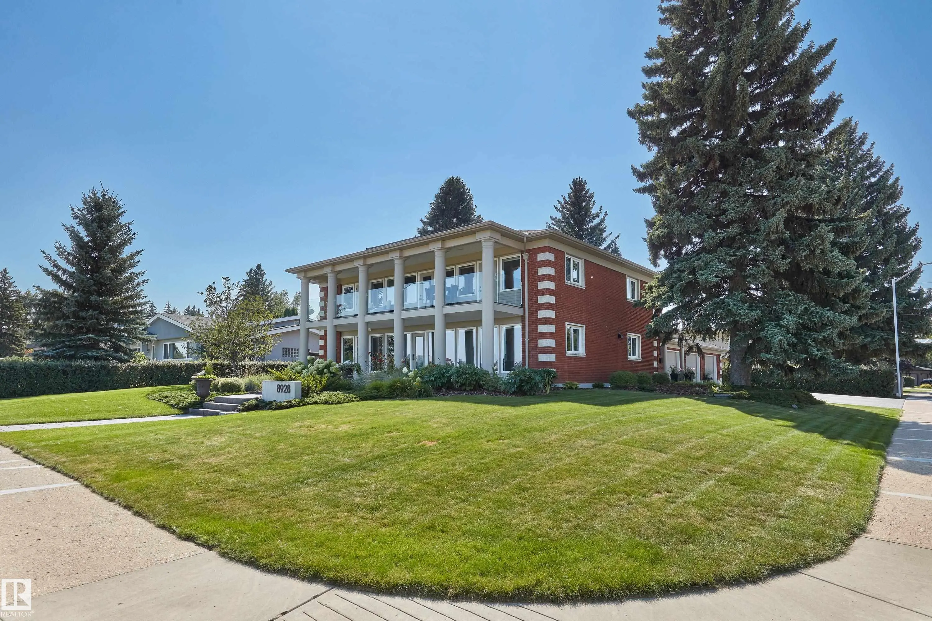 8928 VALLEYVIEW Drive