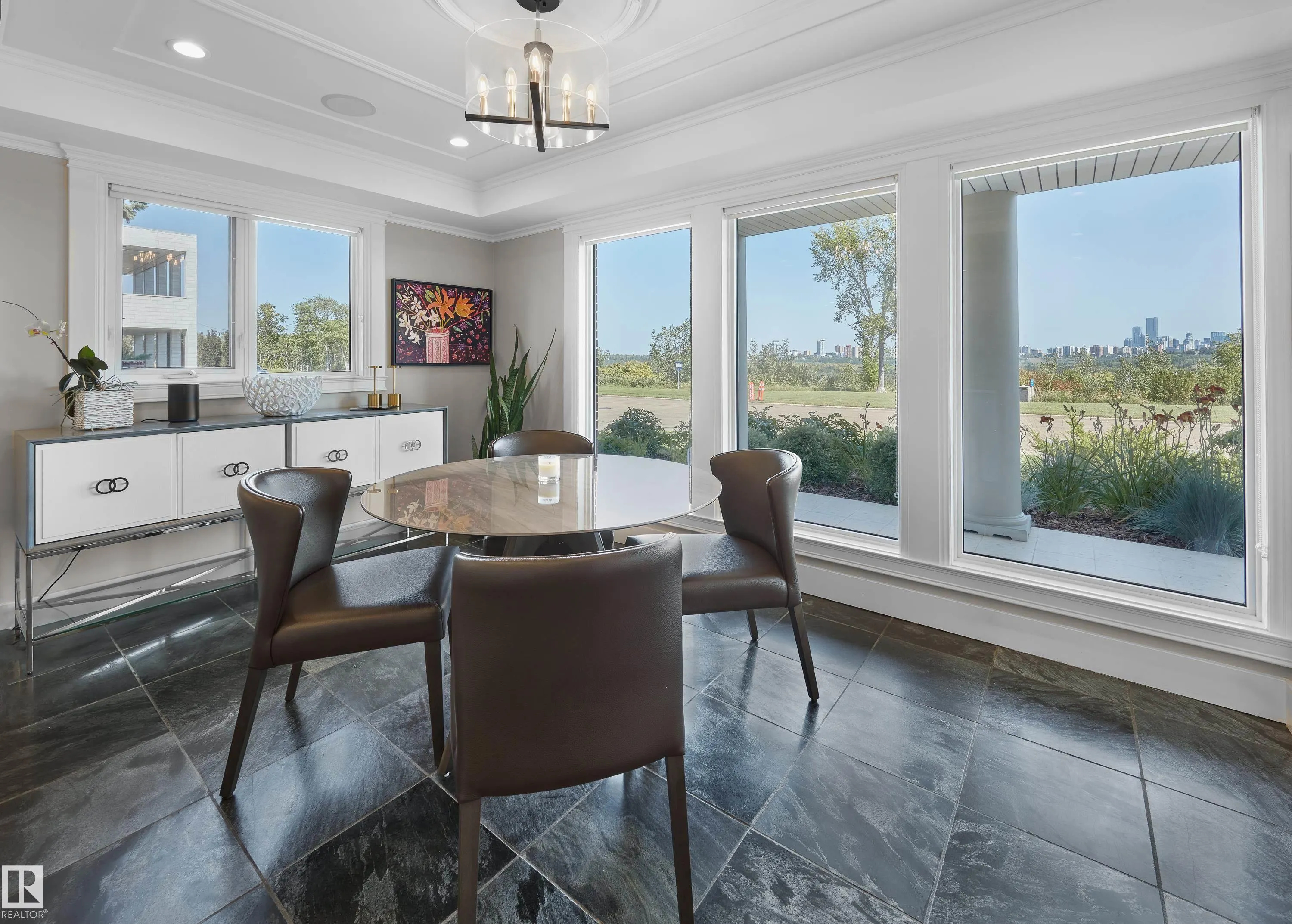 8928 VALLEYVIEW Drive
