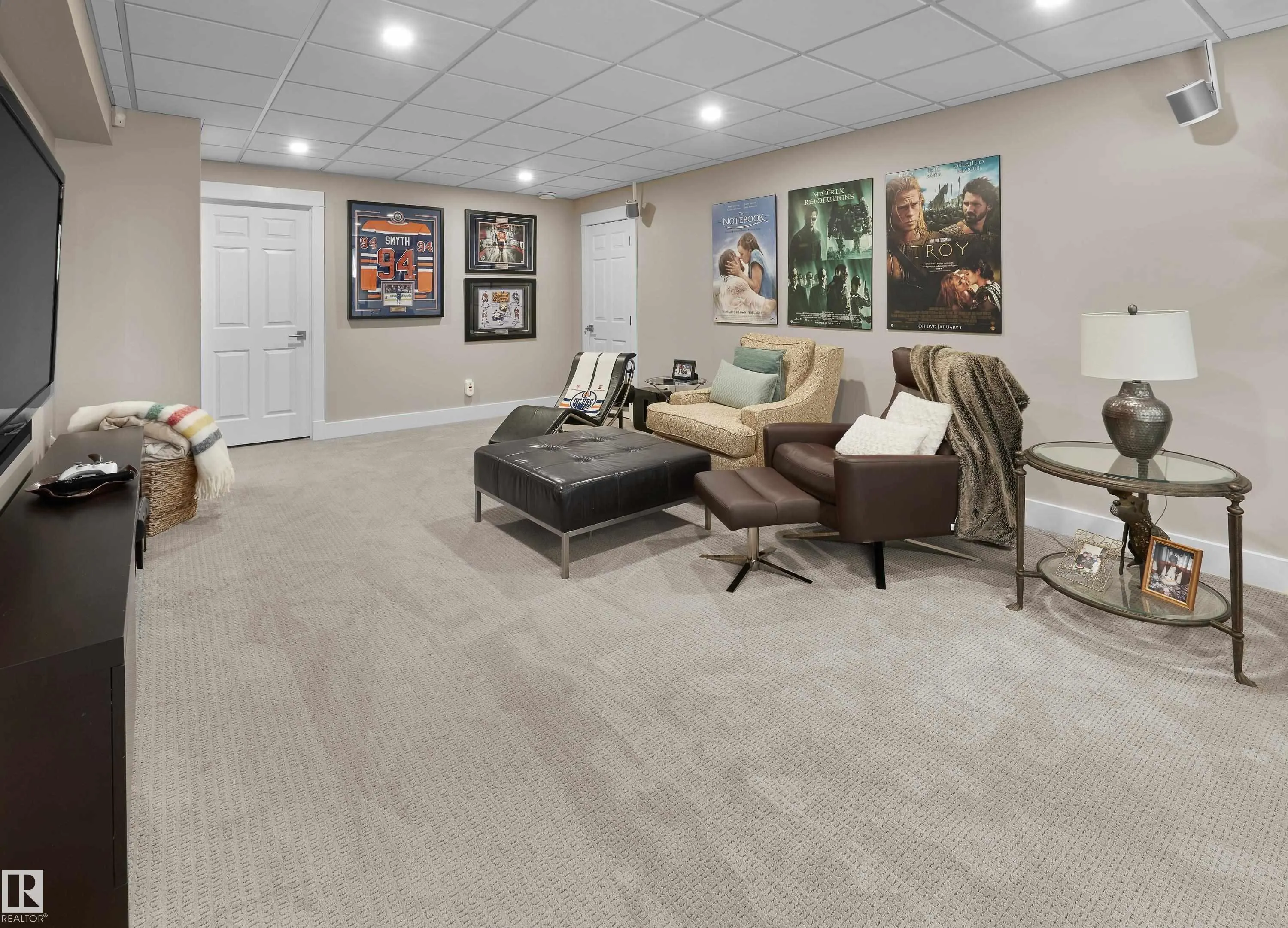 8928 VALLEYVIEW Drive