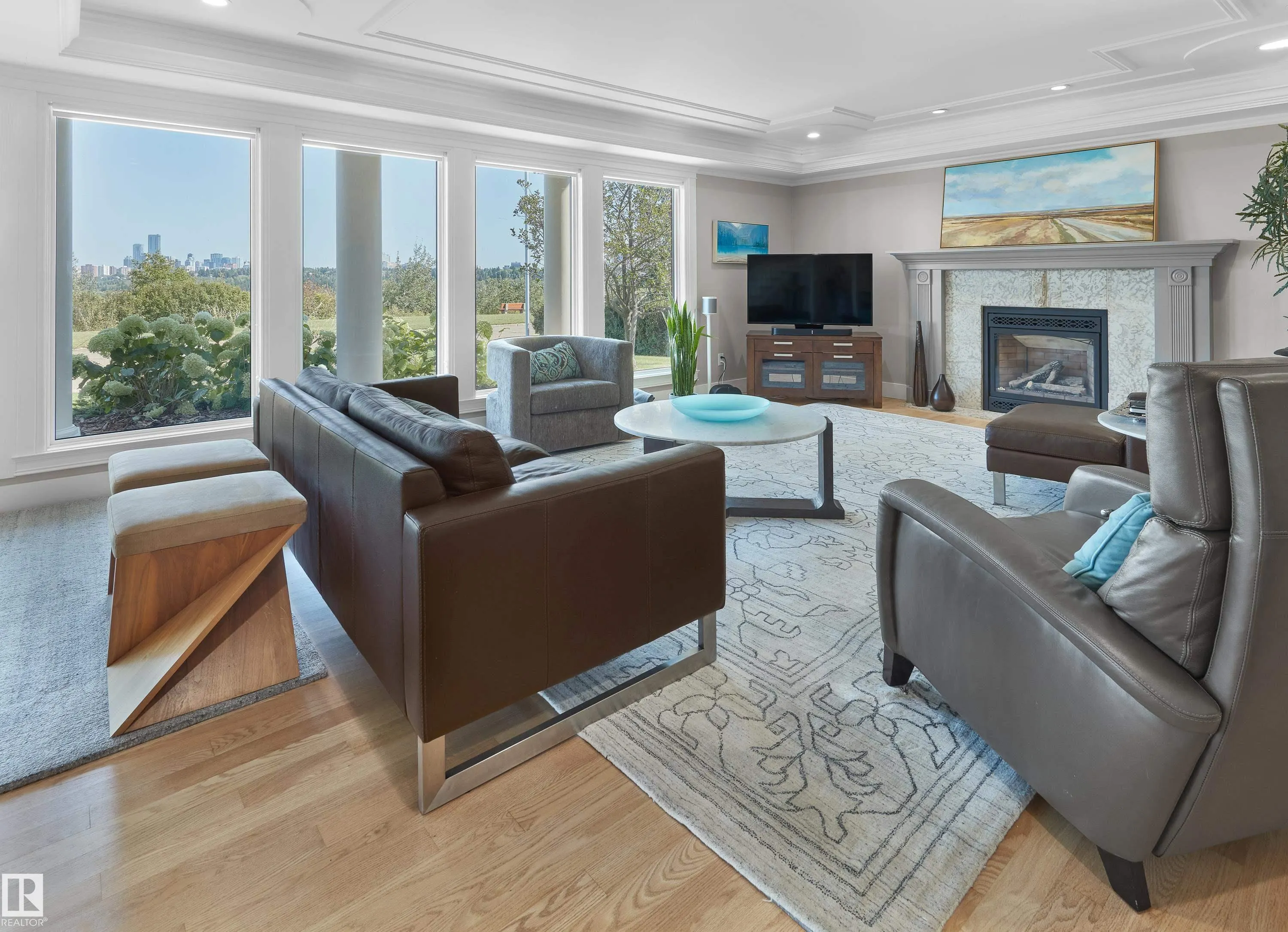 8928 VALLEYVIEW Drive