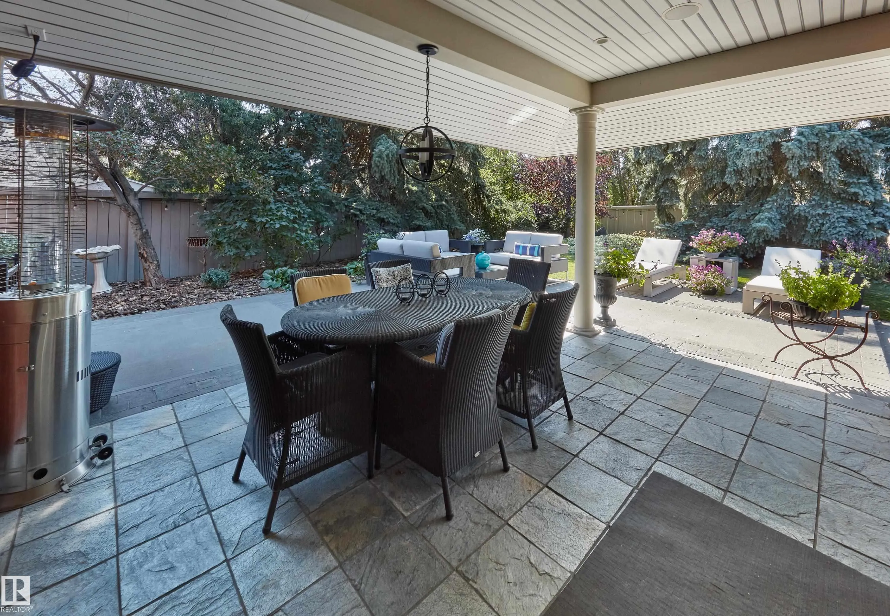 8928 VALLEYVIEW Drive
