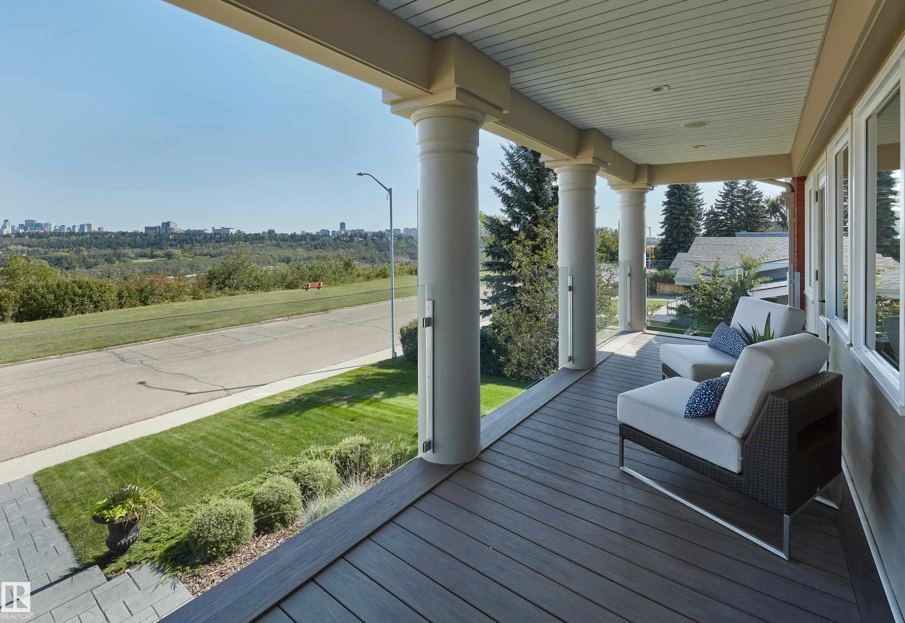 8928 VALLEYVIEW Drive