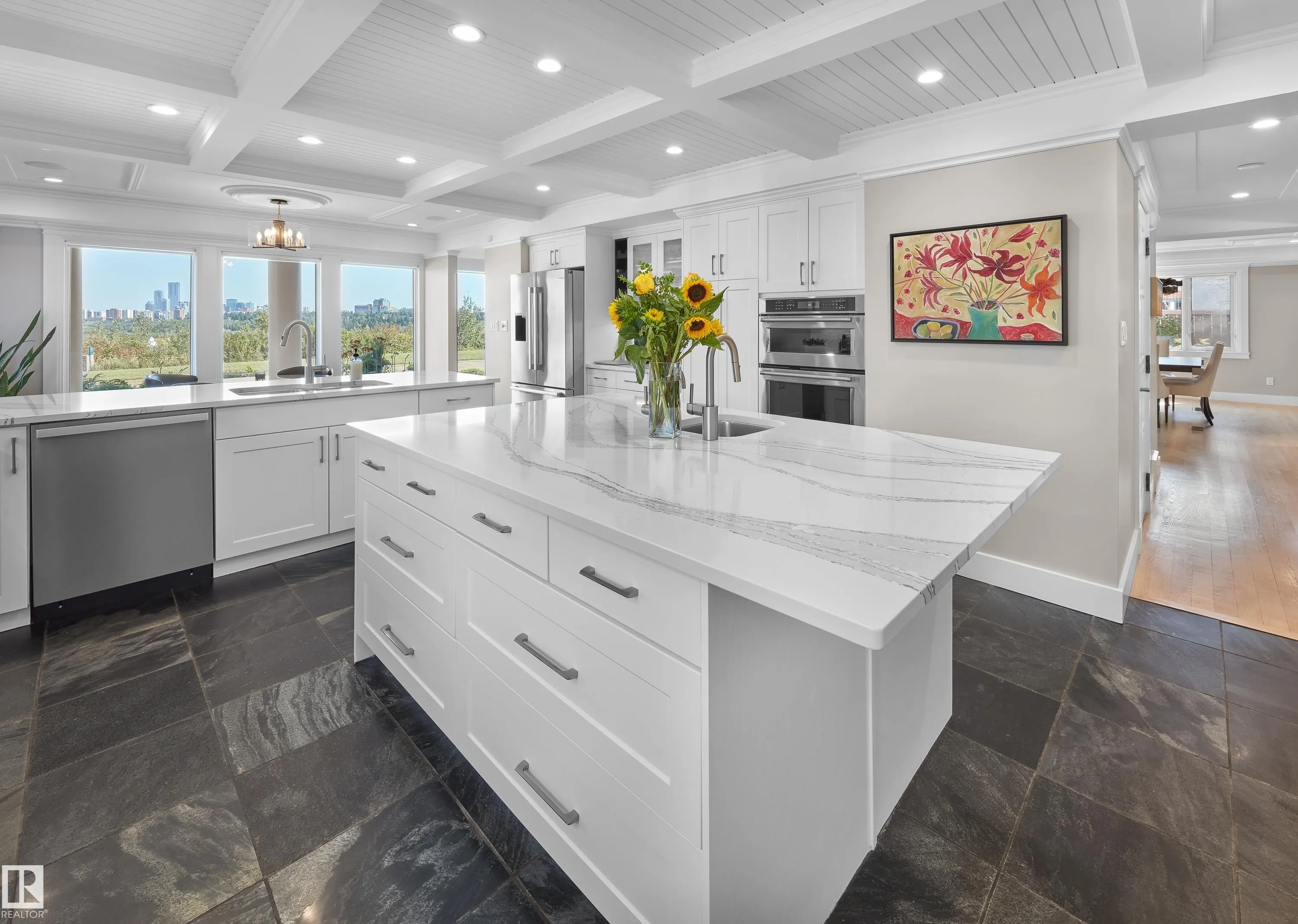 8928 VALLEYVIEW Drive
