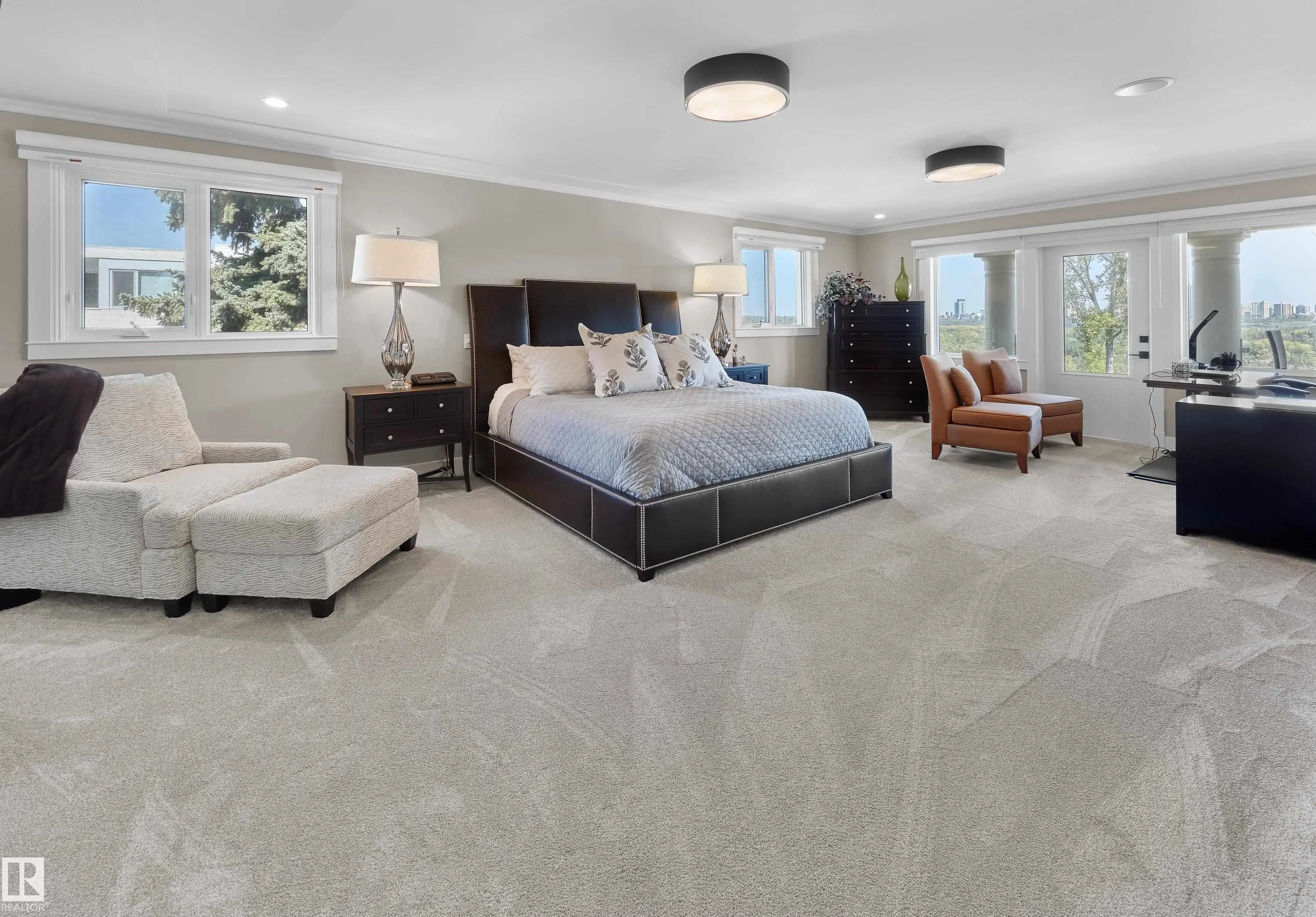 8928 VALLEYVIEW Drive
