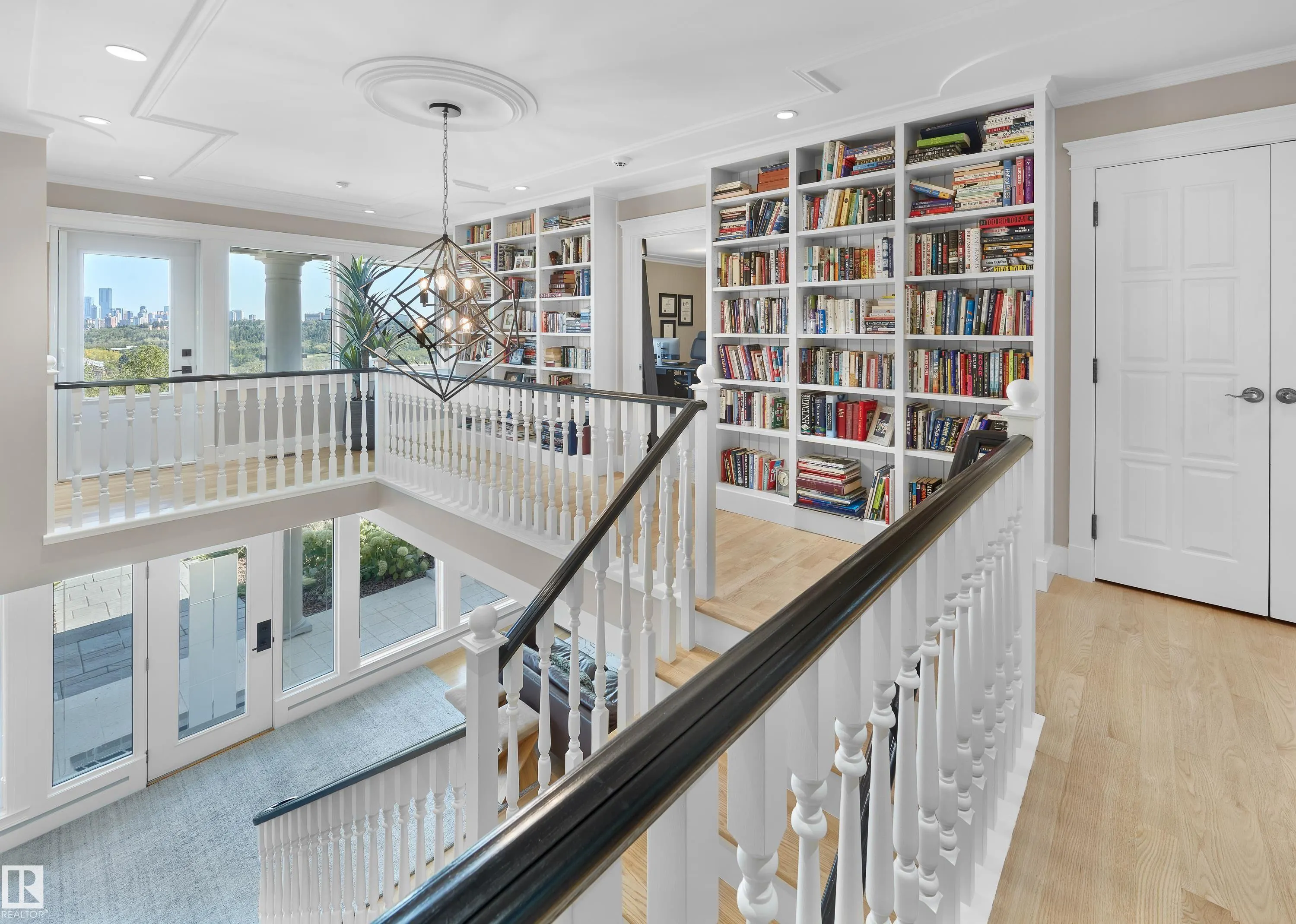 8928 VALLEYVIEW Drive