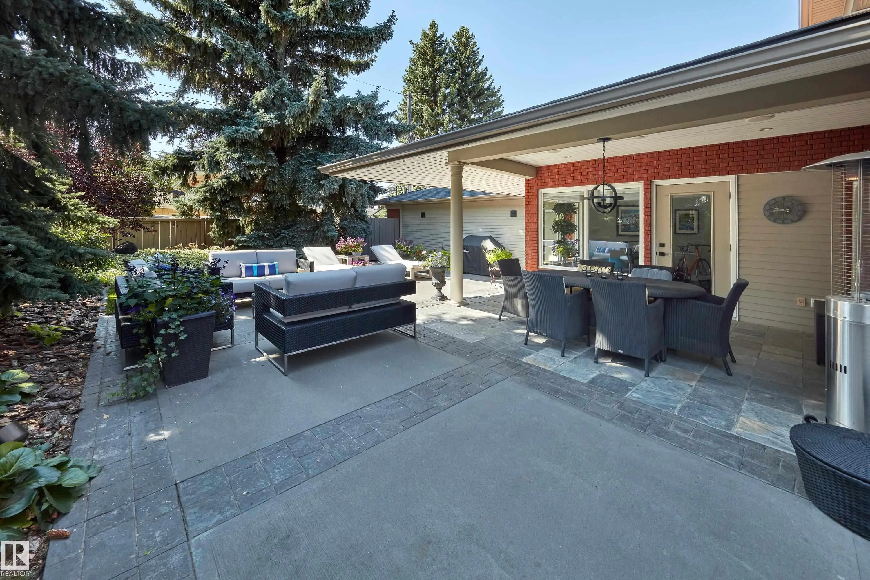 8928 VALLEYVIEW Drive