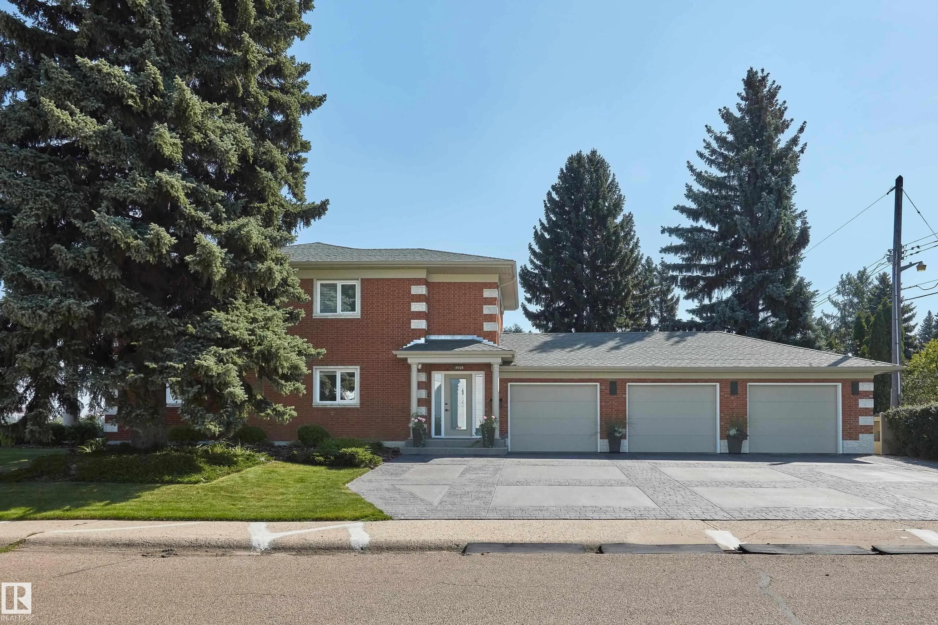 8928 VALLEYVIEW Drive