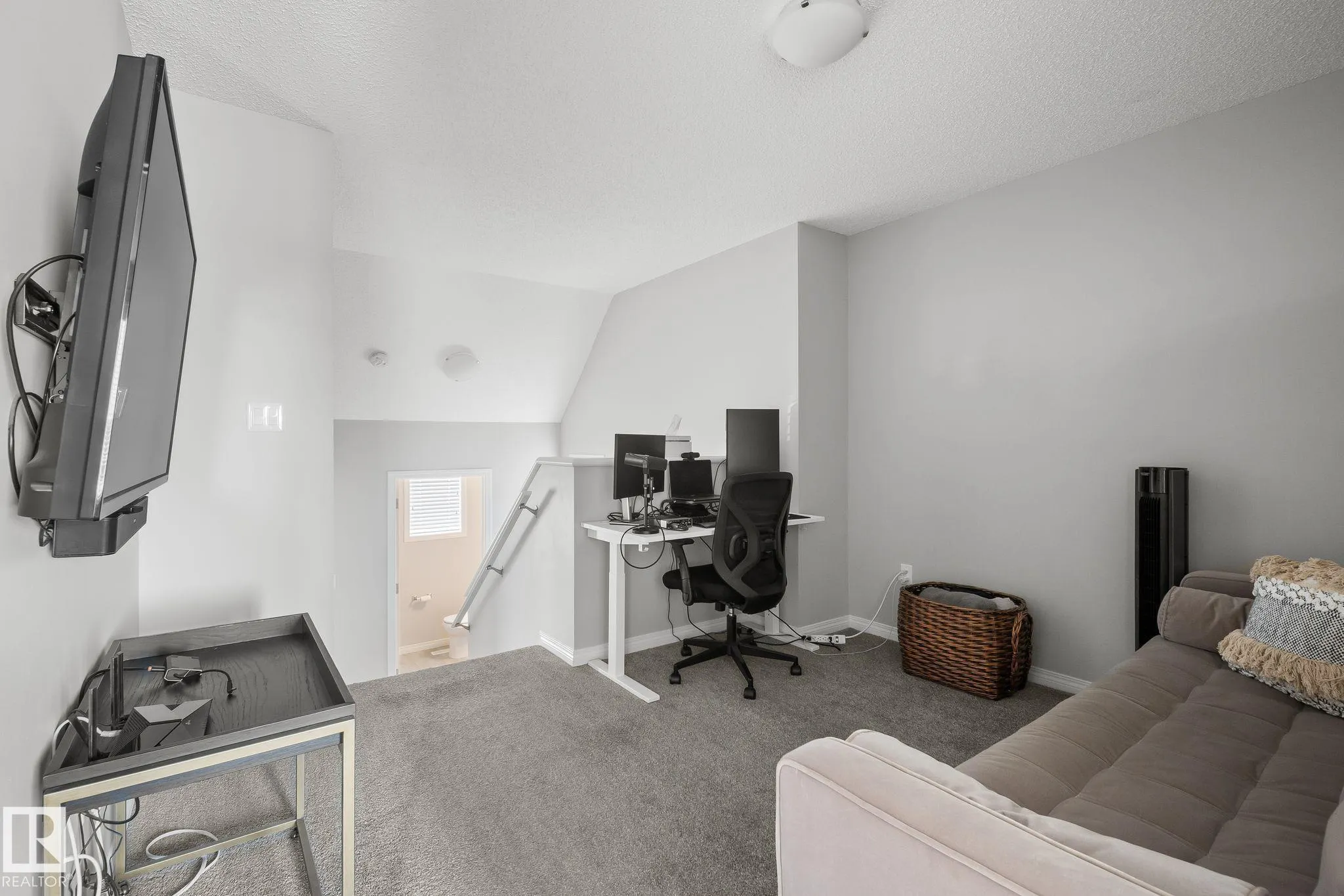8511 24 Ave