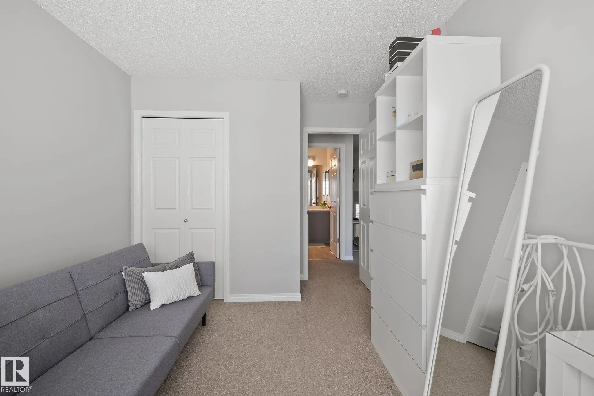8511 24 Ave