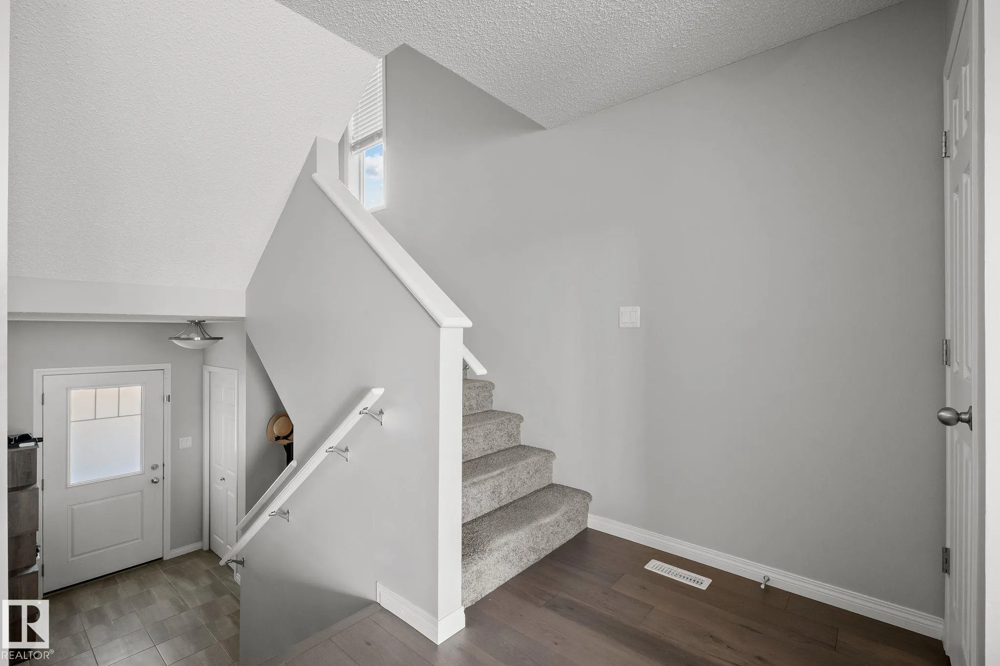 8511 24 Ave