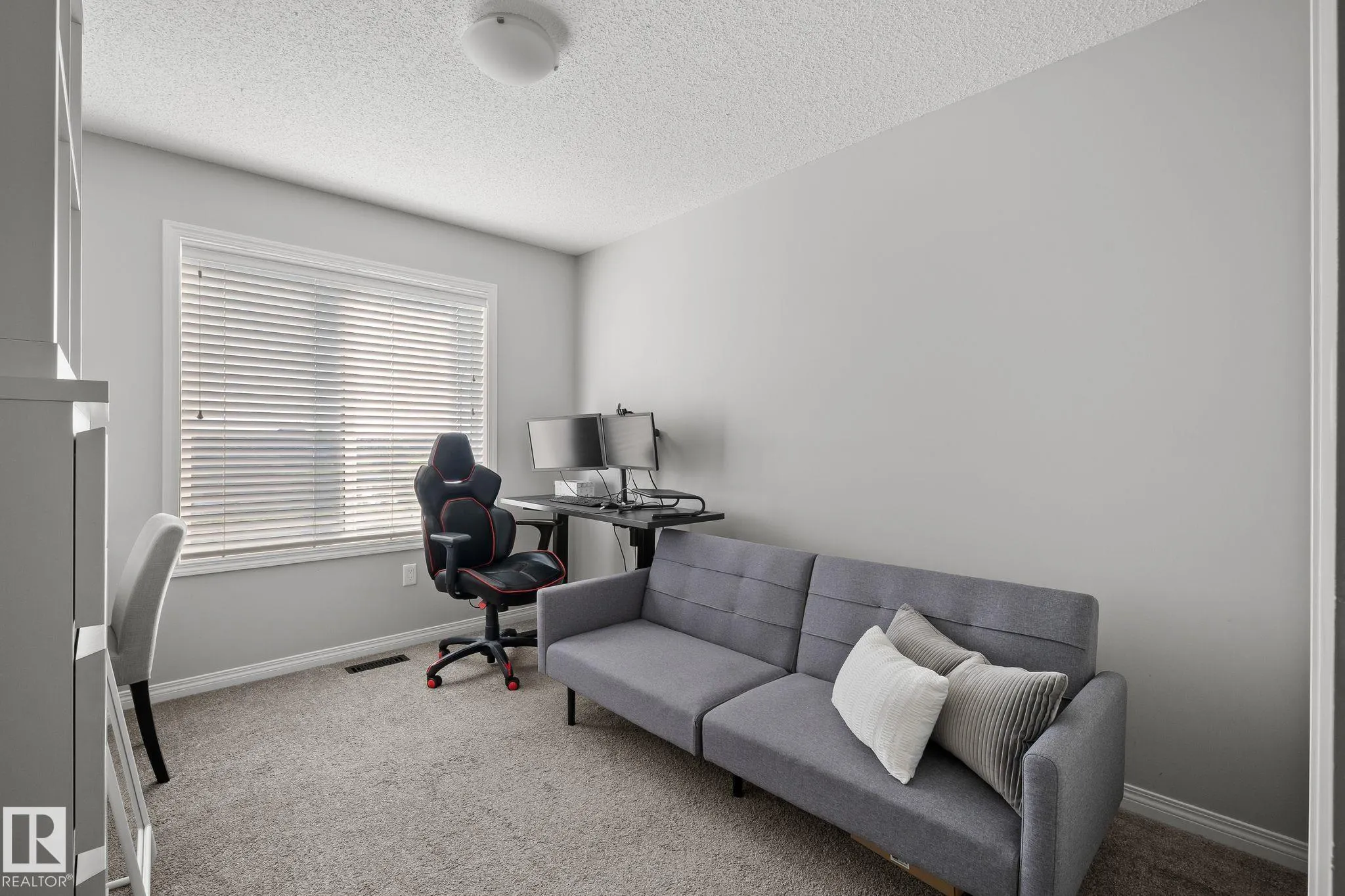 8511 24 Ave