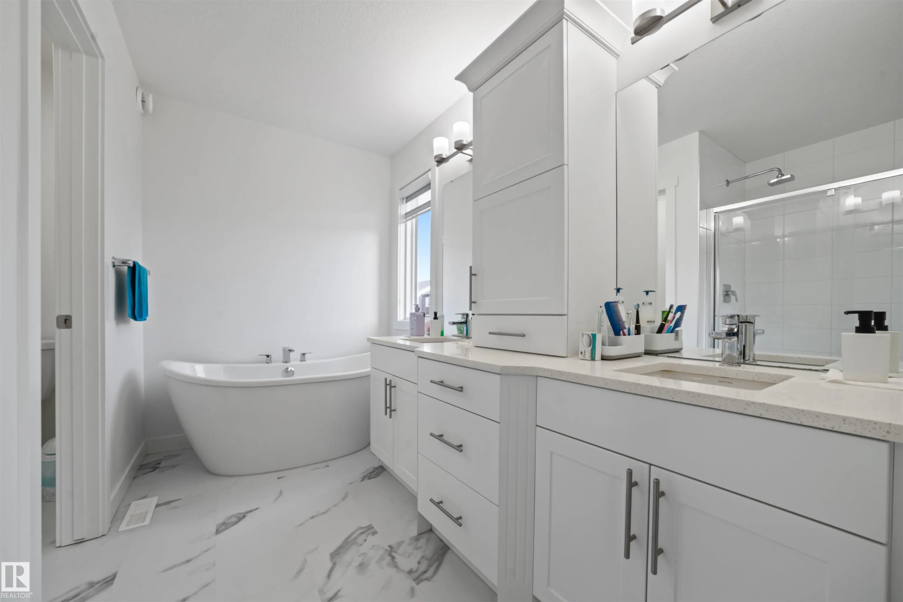 2100 GRAYDON HILL Crescent