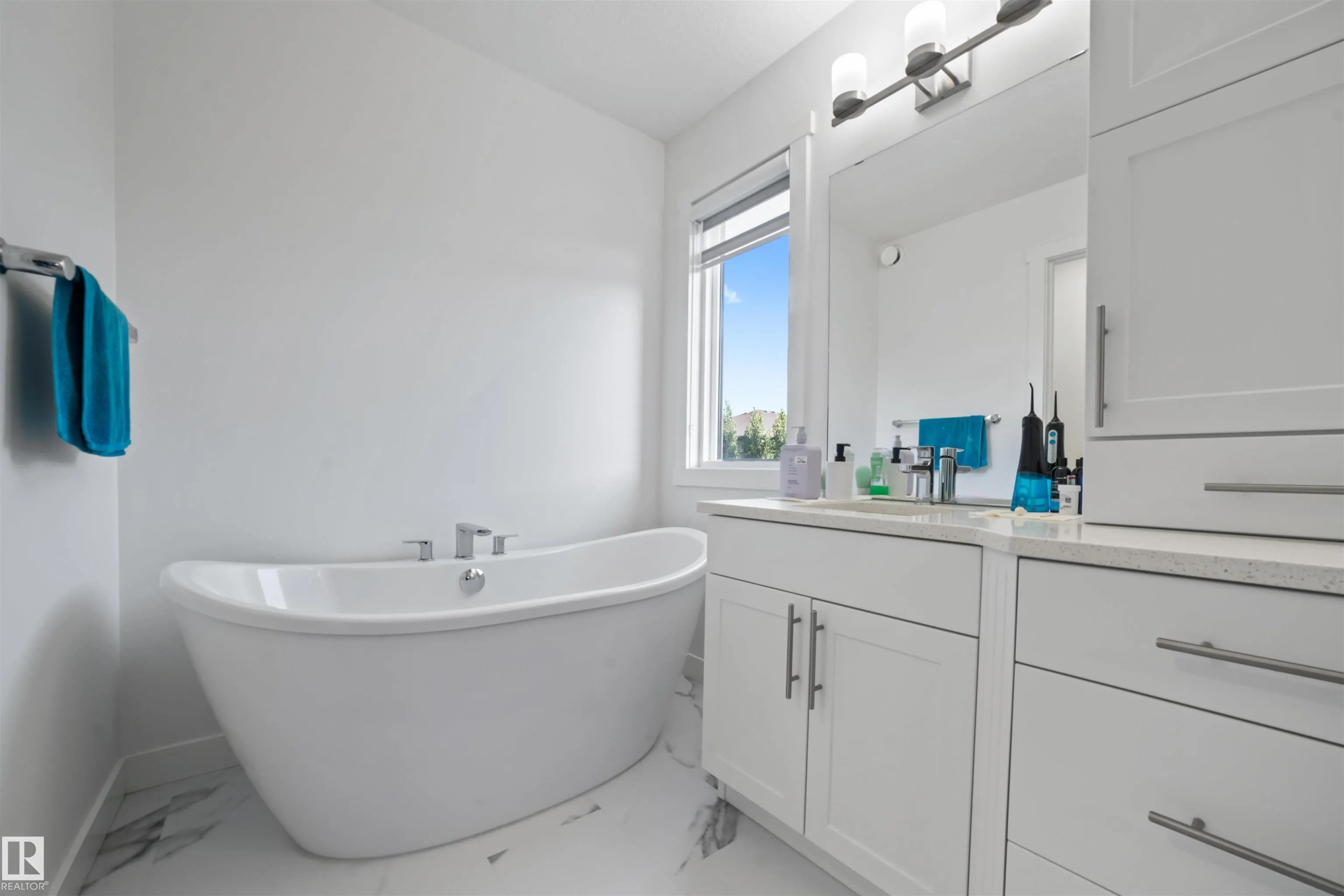 2100 GRAYDON HILL Crescent