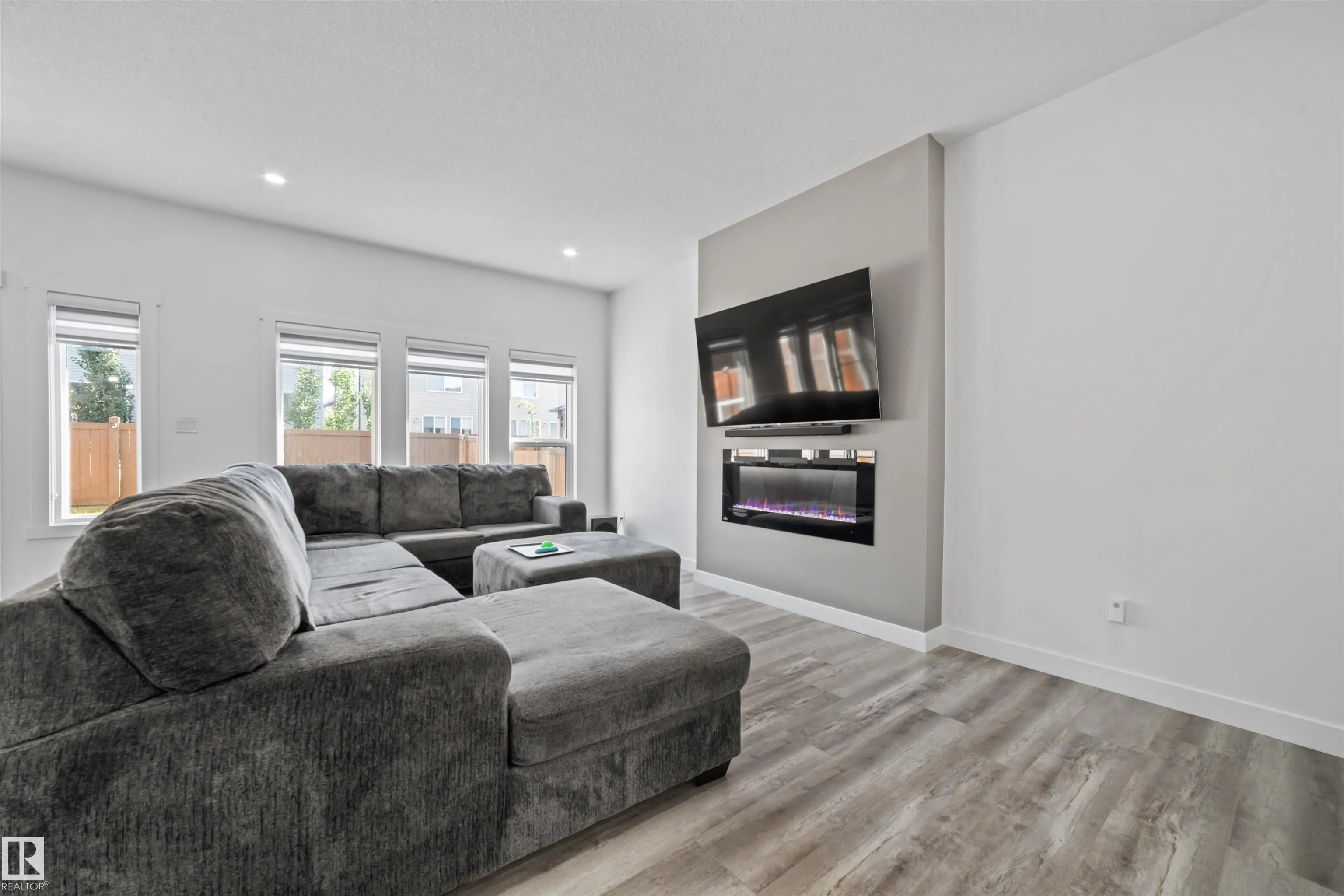 2100 GRAYDON HILL Crescent
