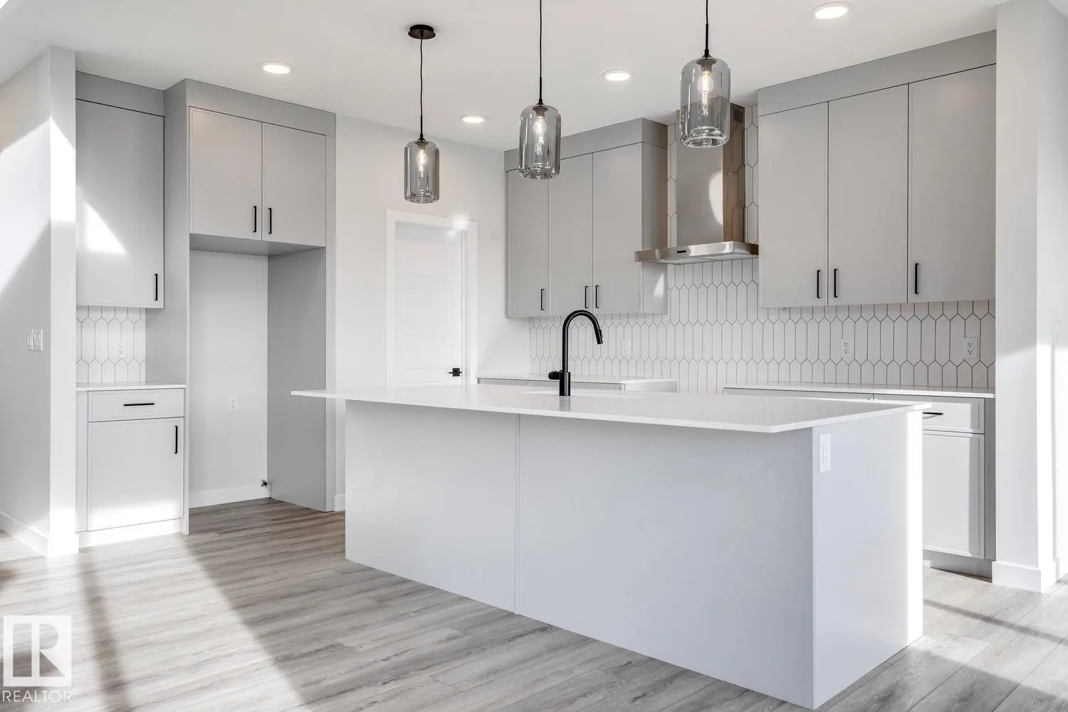 187 CALEDON Crescent