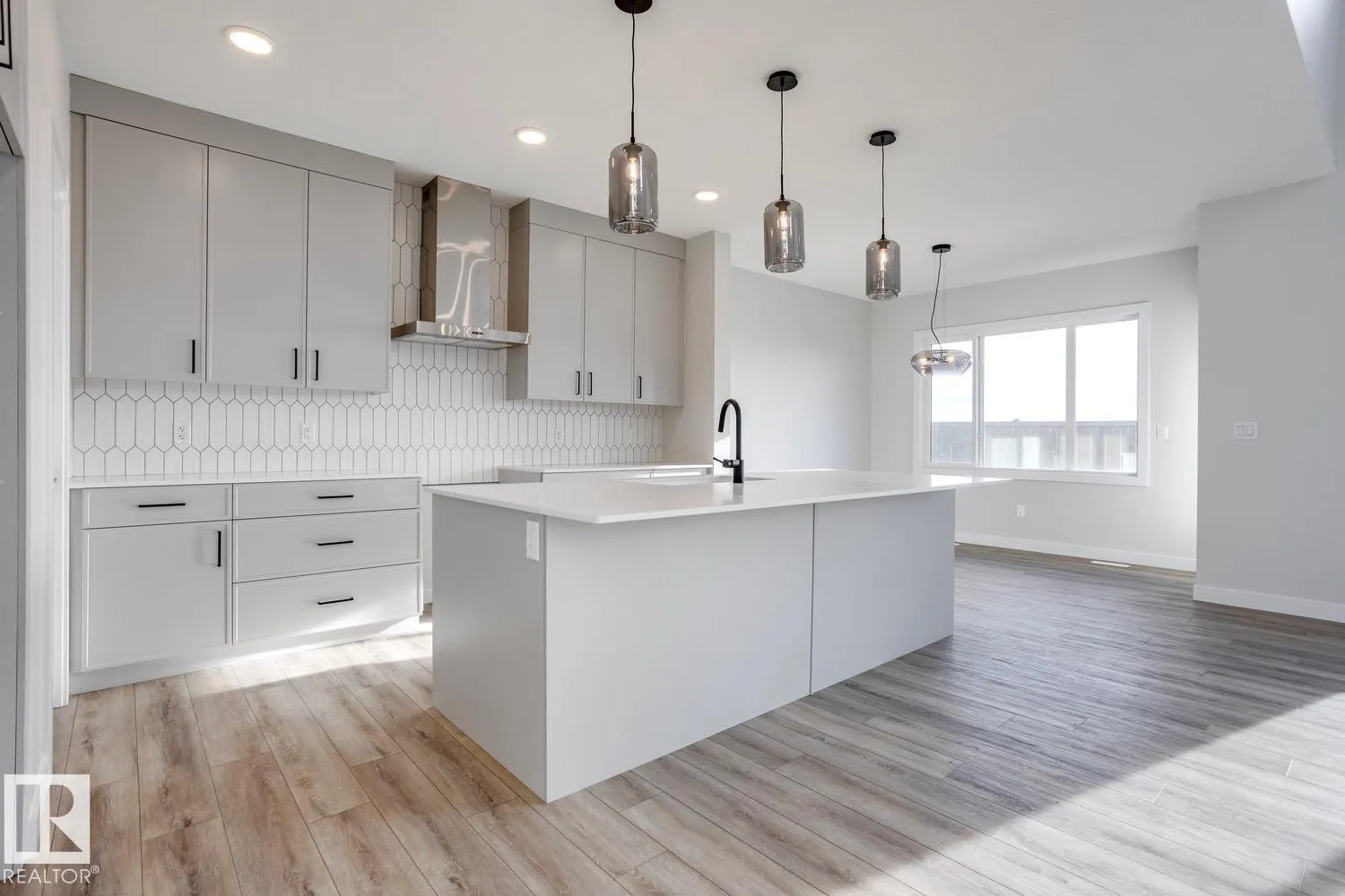 187 CALEDON Crescent