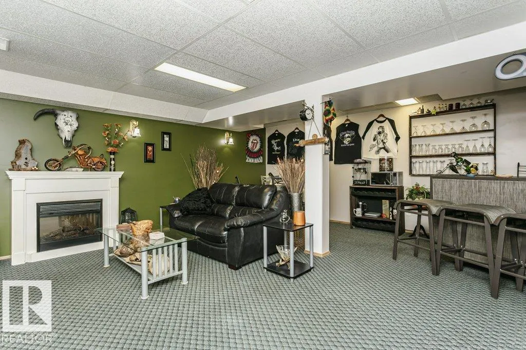 4546 56 Avenue