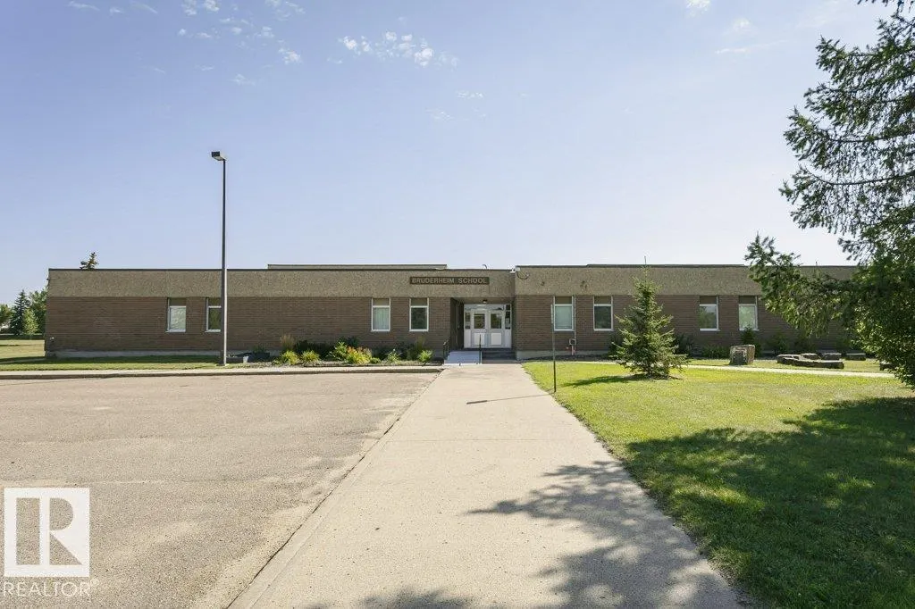 4546 56 Avenue