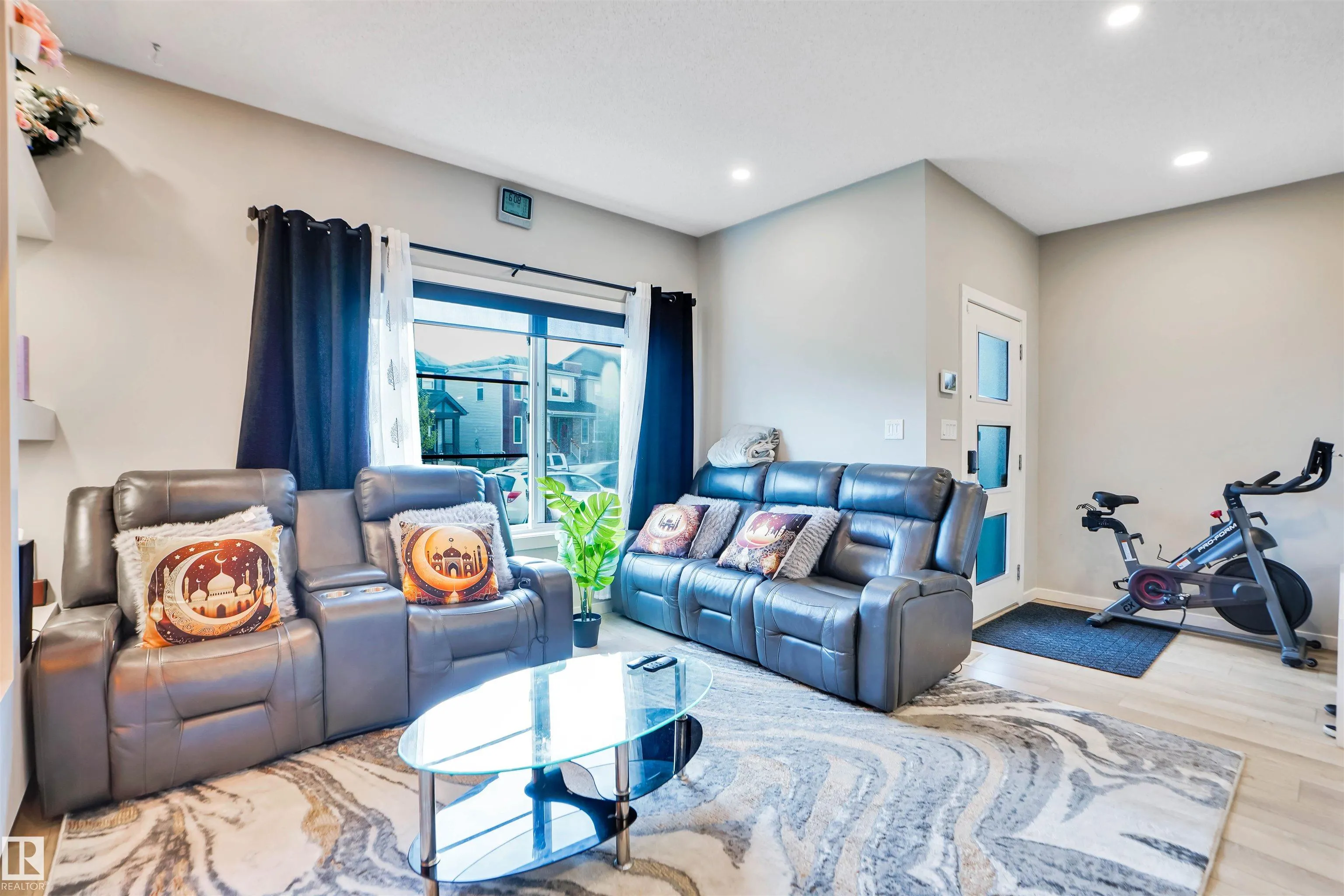 266 CHARLESWORTH Drive