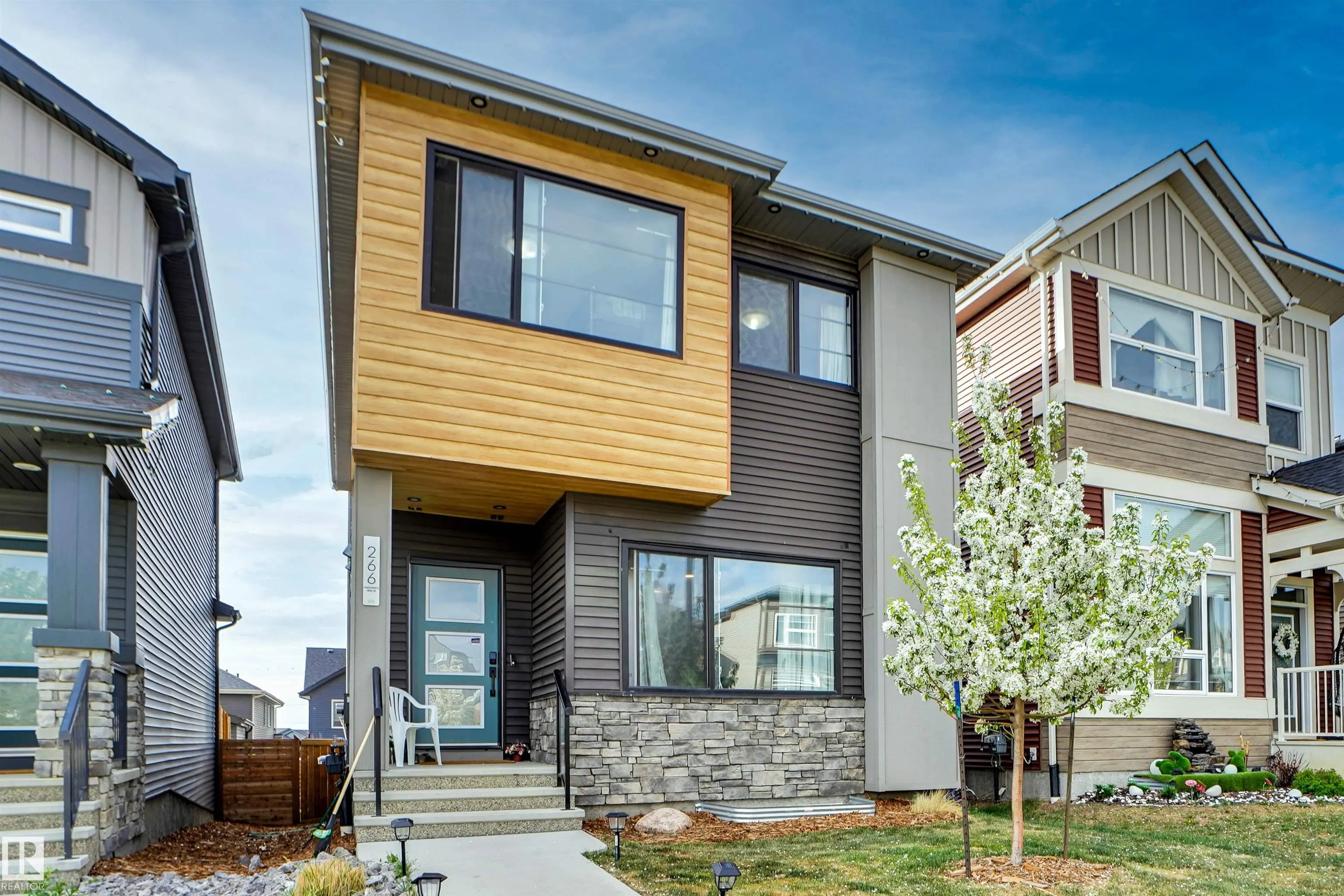 266 CHARLESWORTH Drive