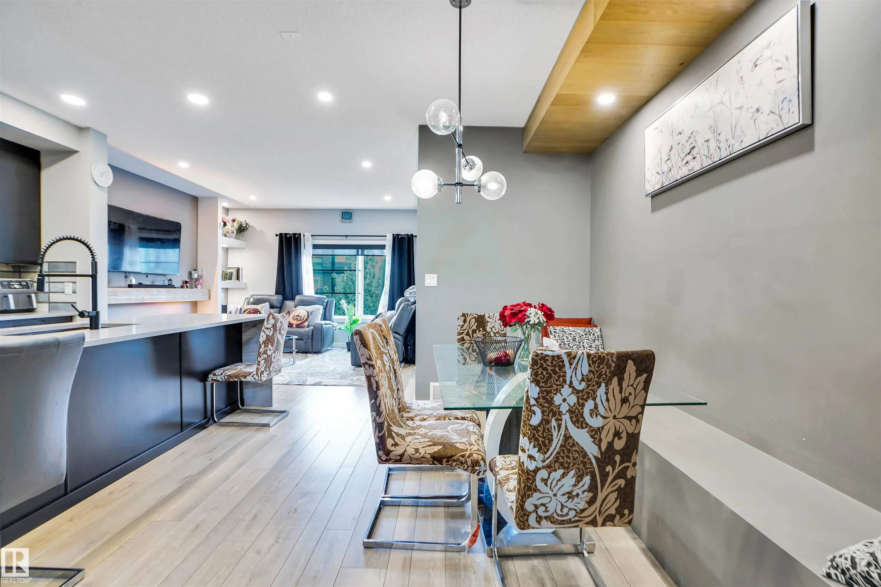 266 CHARLESWORTH Drive