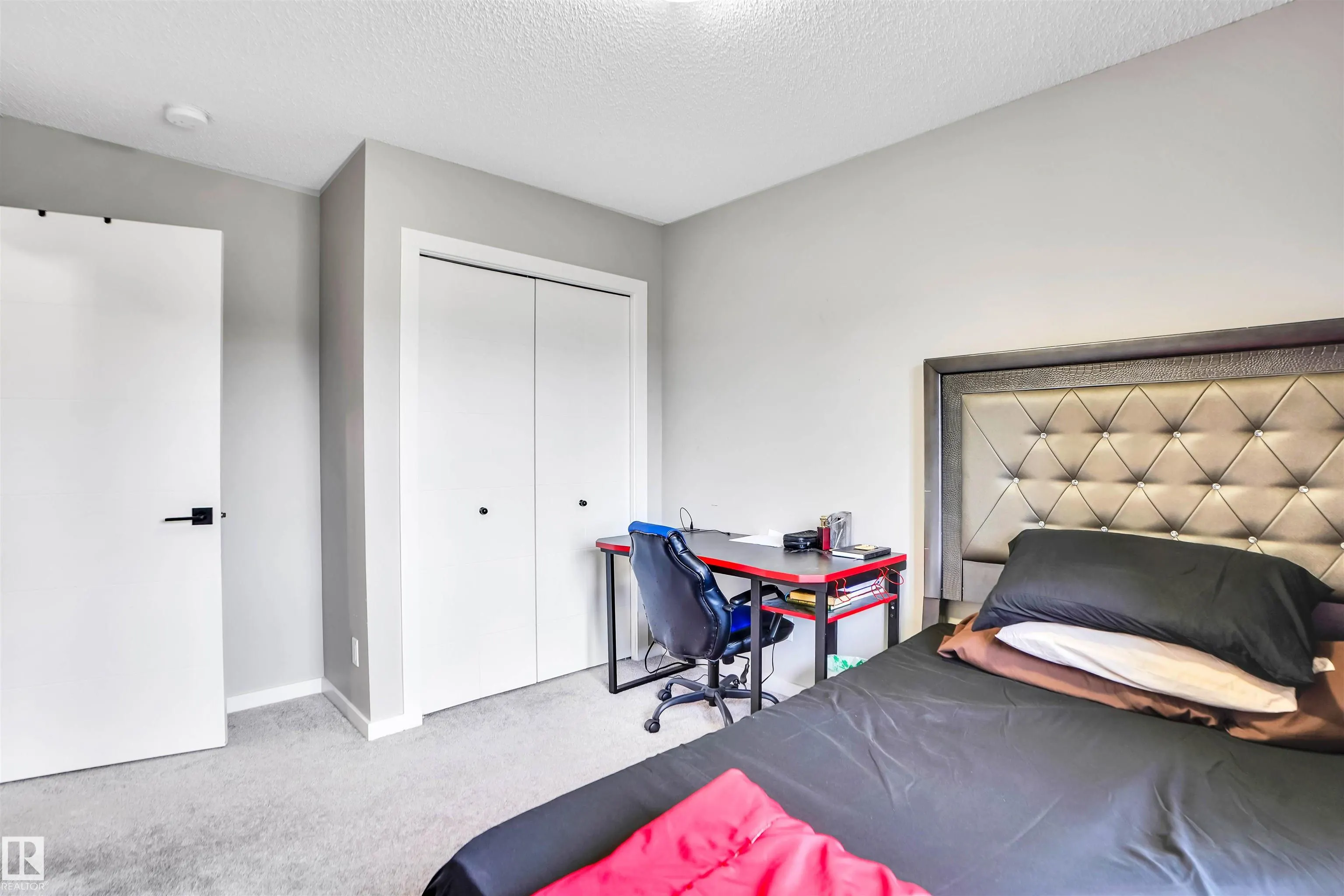 266 CHARLESWORTH Drive