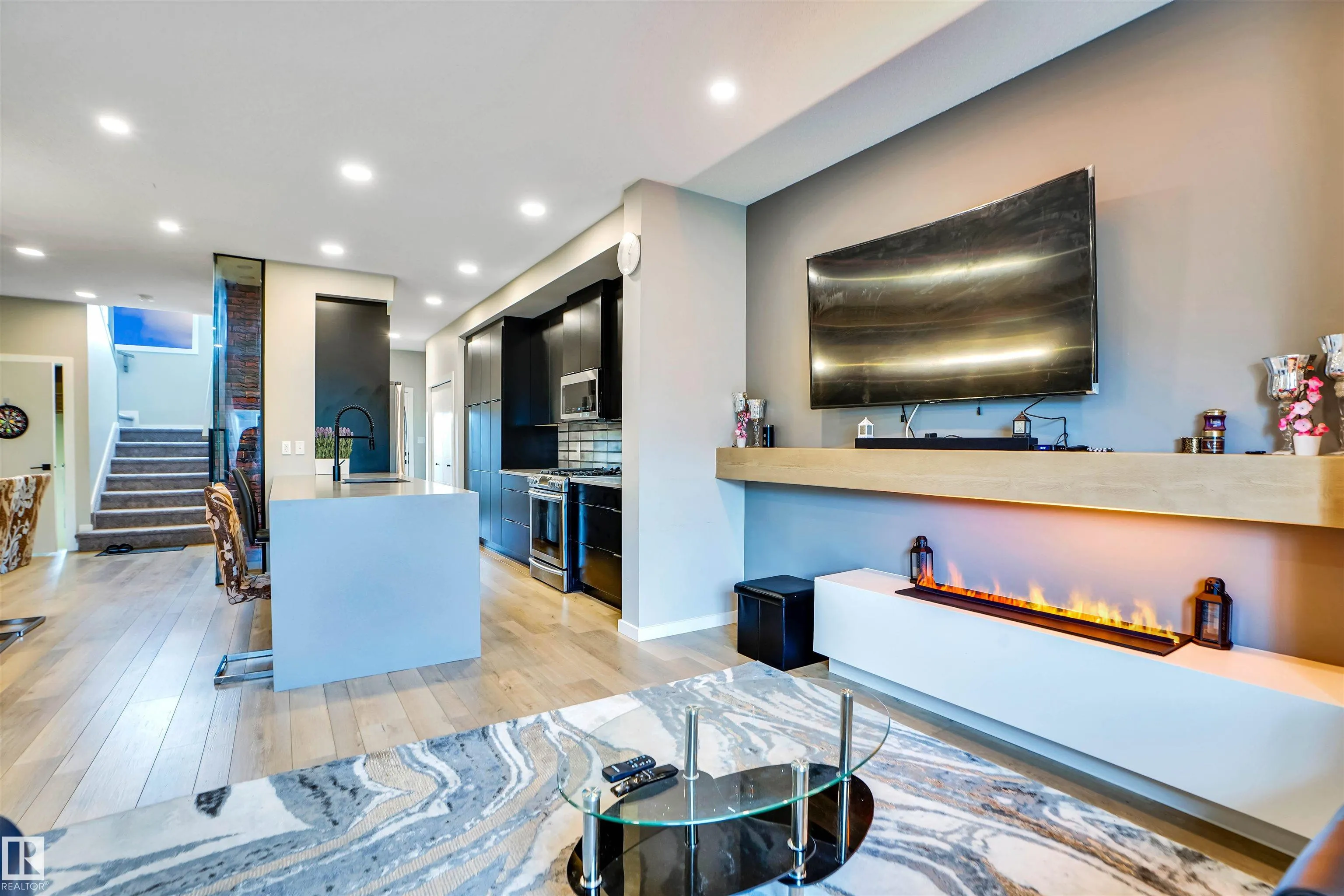 266 CHARLESWORTH Drive