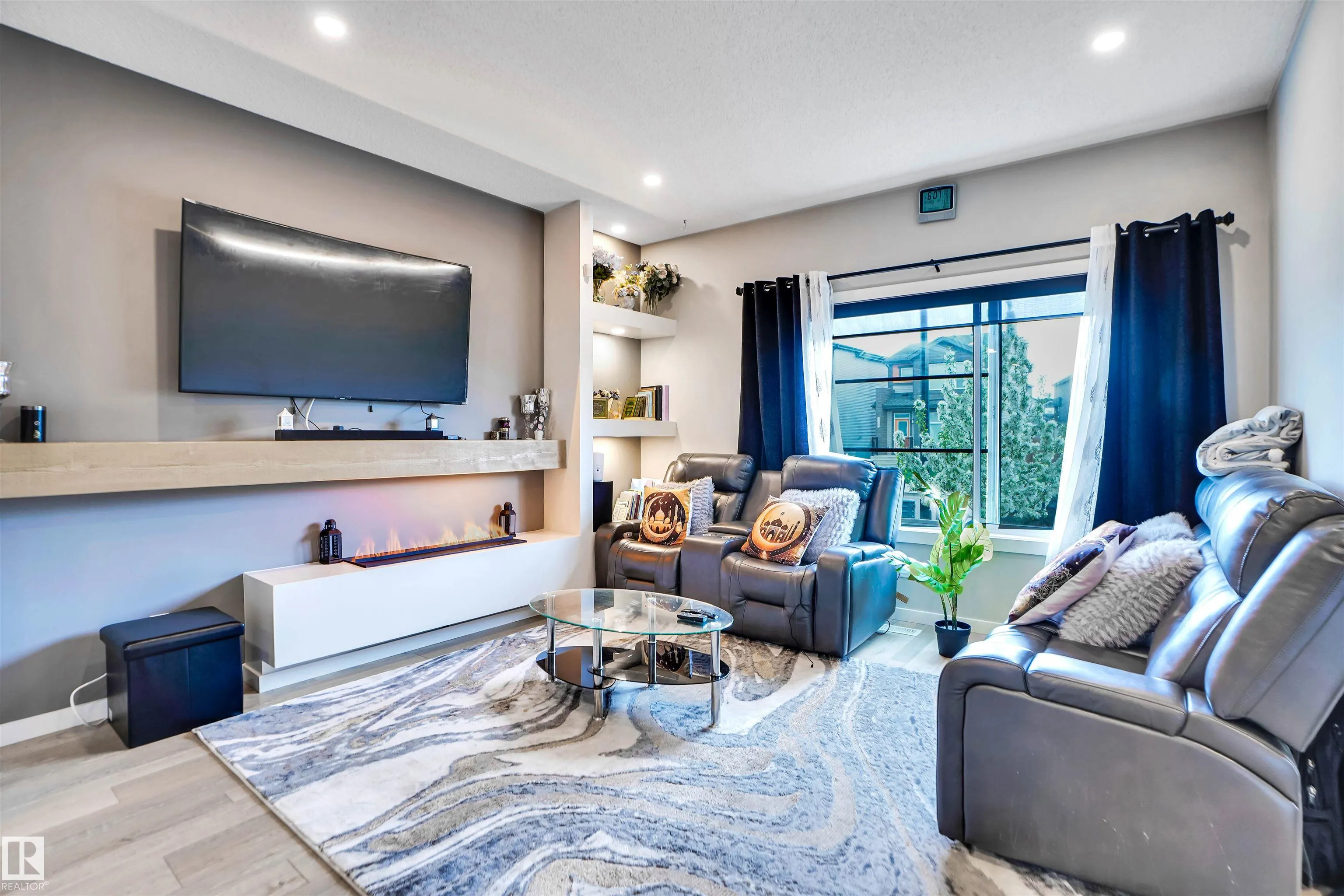 266 CHARLESWORTH Drive